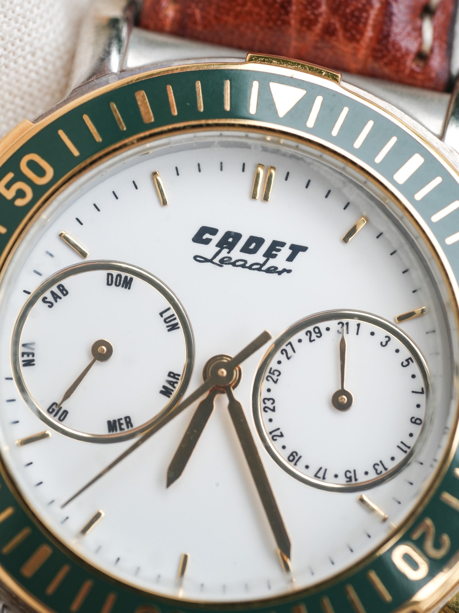 Cadet - Leader Calendrier Acier Or Lunette Verte - NOS - 1980s - Atelier Victor - Vintage Shop