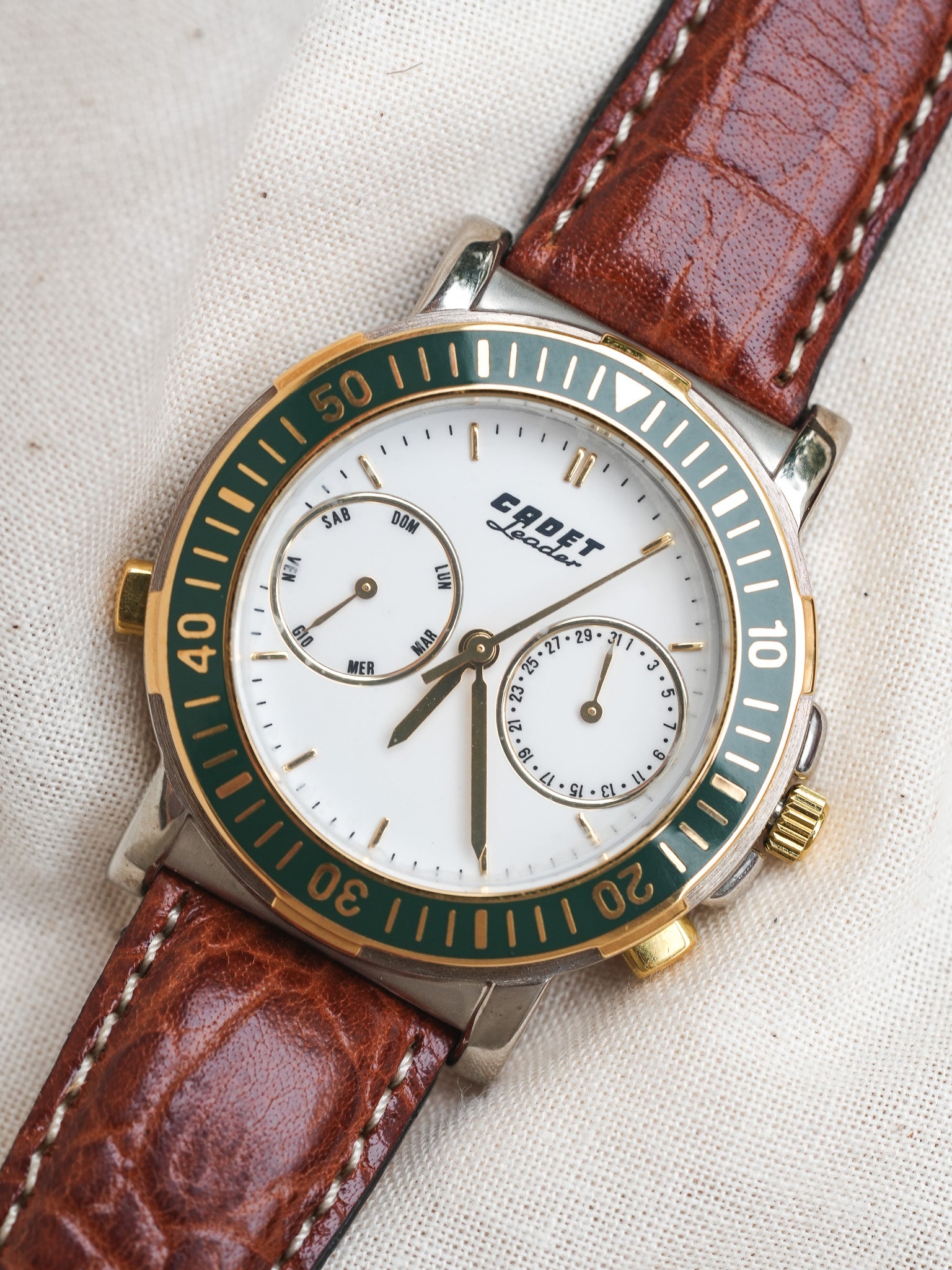 Cadet - Leader Calendrier Acier Or Lunette Verte - NOS - 1980s - Atelier Victor - Vintage Shop