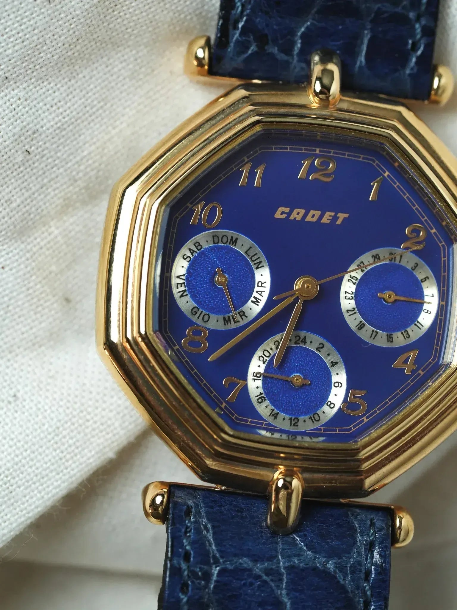 Cadet - Octogonale Or Bleu Triple Date - NOS -1990s - Atelier Victor