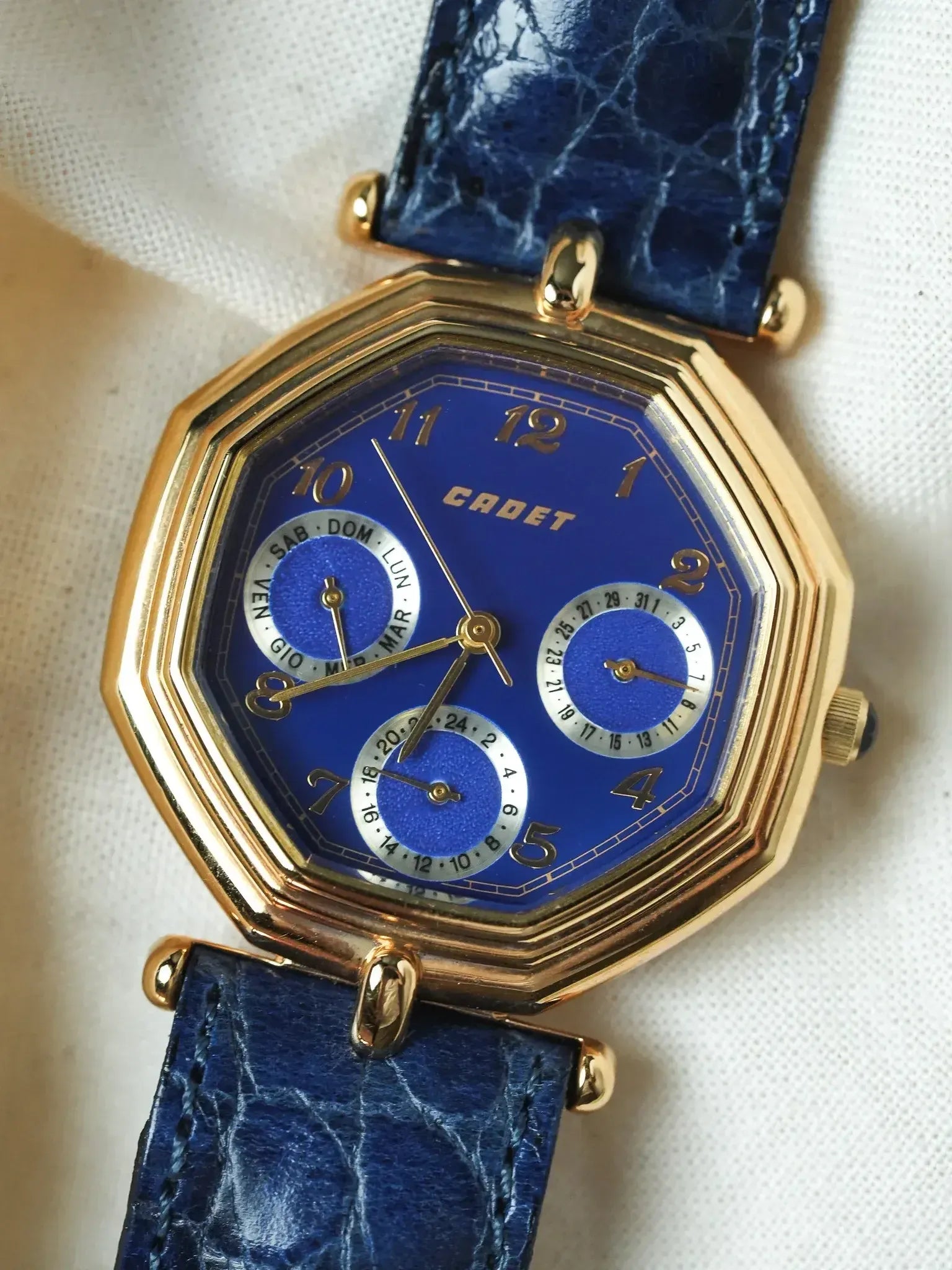 Cadet - Octogonale Or Bleu Triple Date - NOS -1990s - Atelier Victor