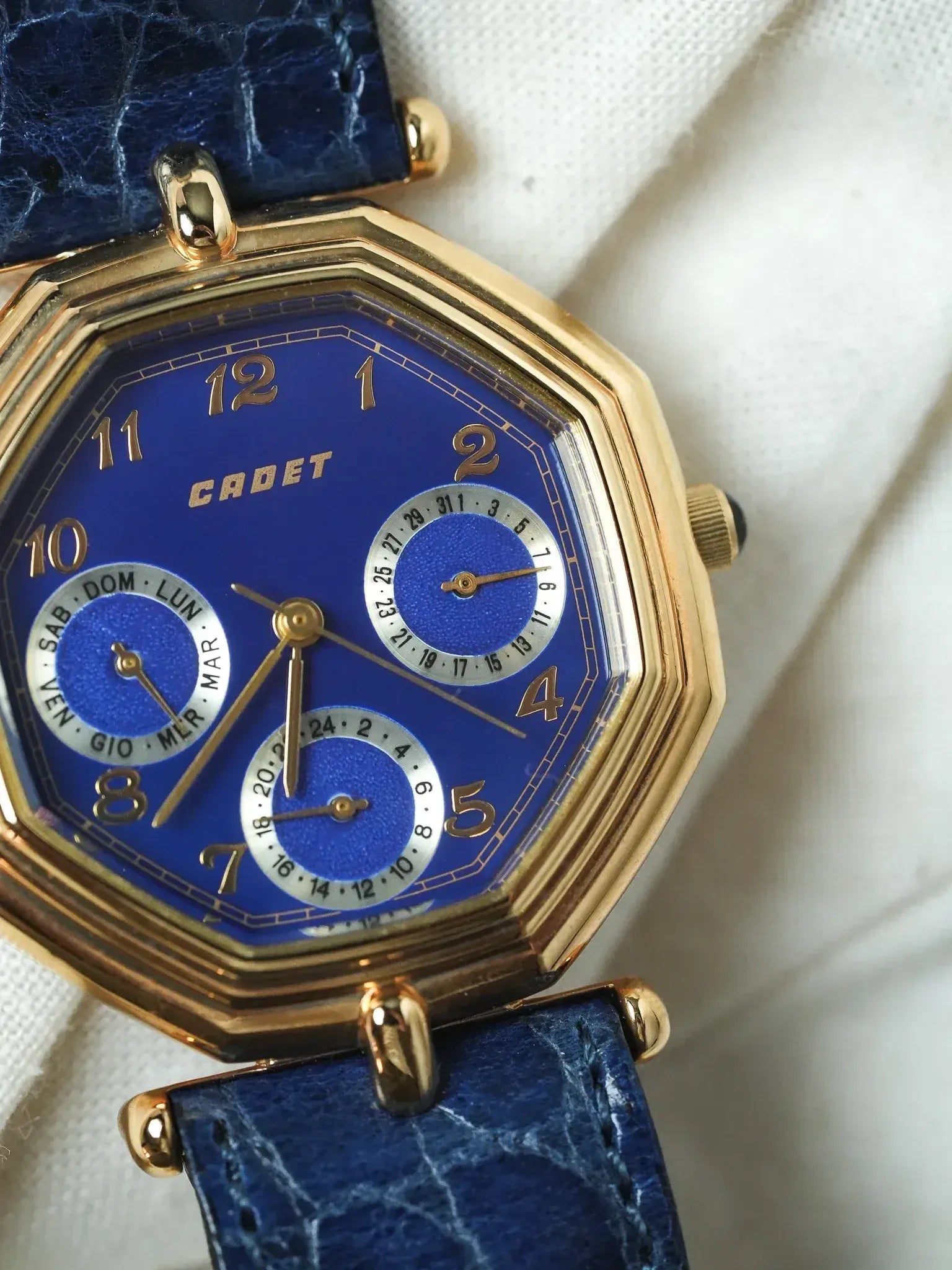 Cadet - Octogonale Or Bleu Triple Date - NOS -1990s - Atelier Victor