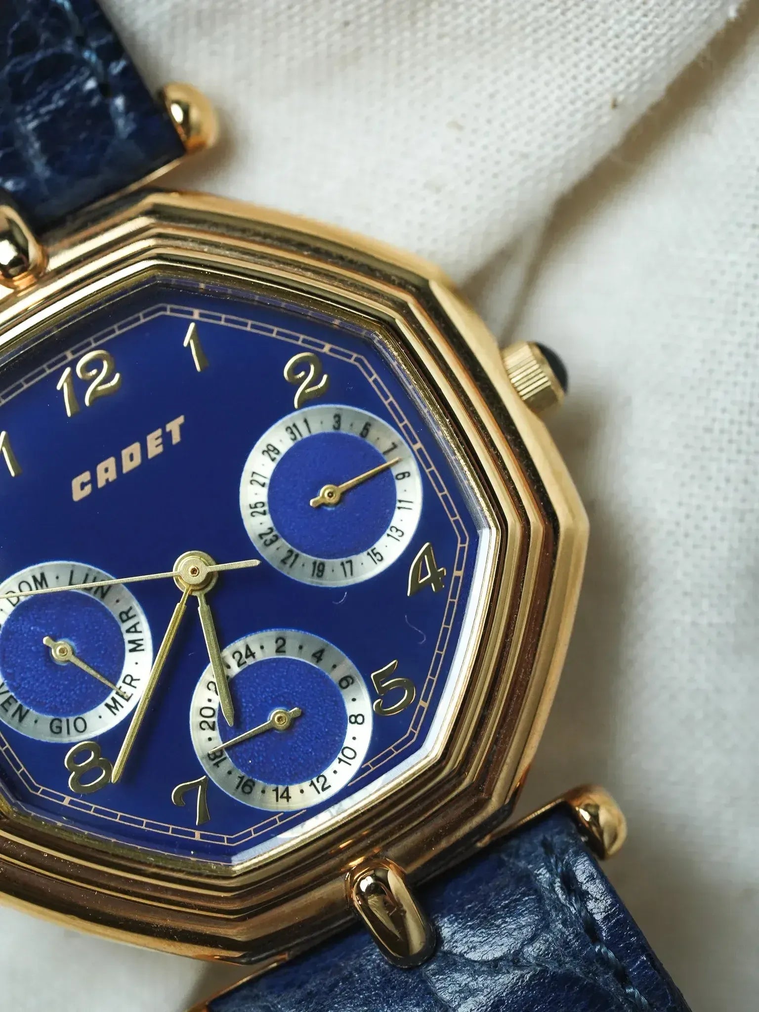 Cadet - Octogonale Or Bleu Triple Date - NOS -1990s - Atelier Victor