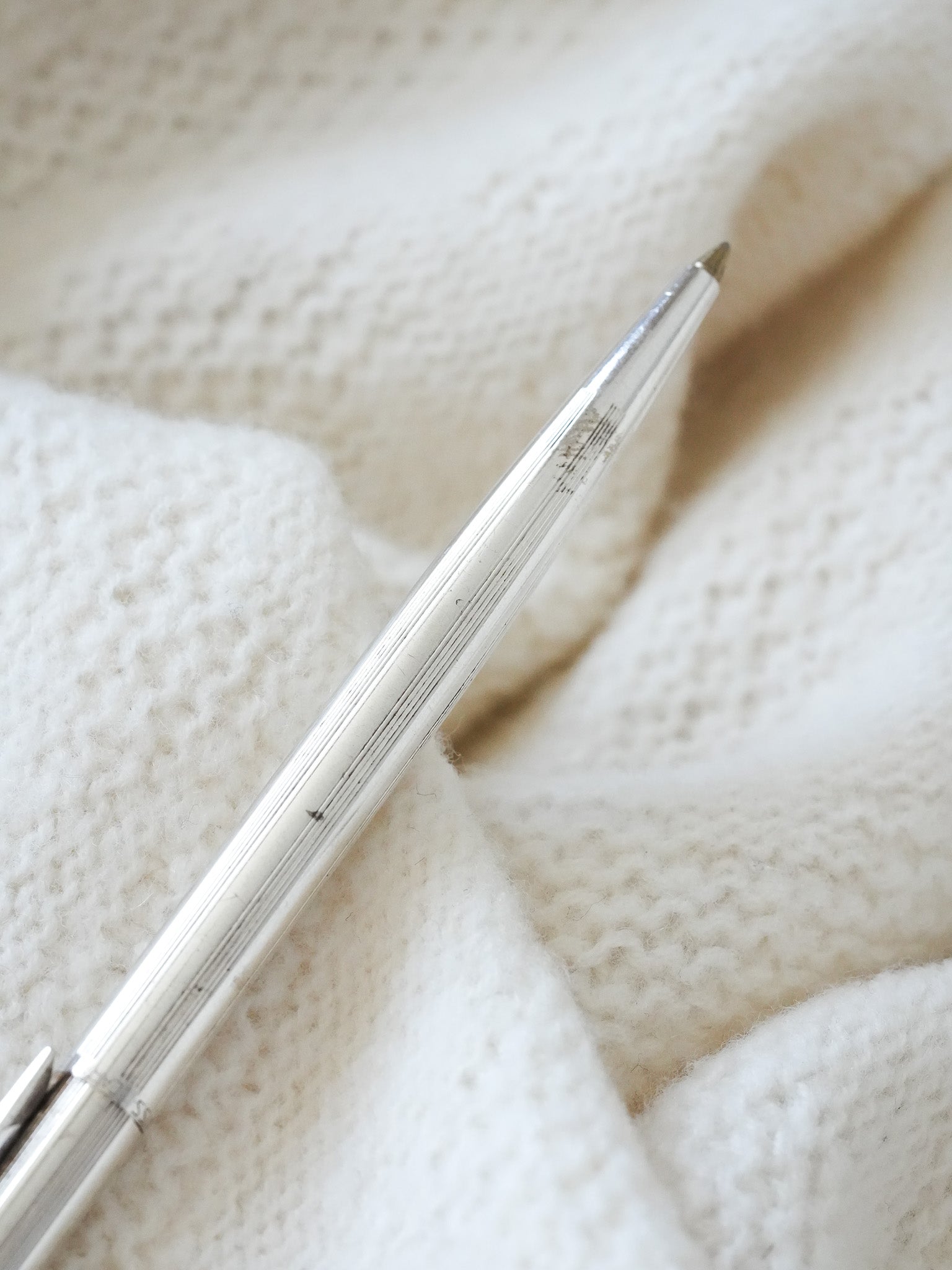Caran d'ache - Stylo bille MADISON Luxe plaqué argent - 1990s - Atelier Victor - Vintage Shop