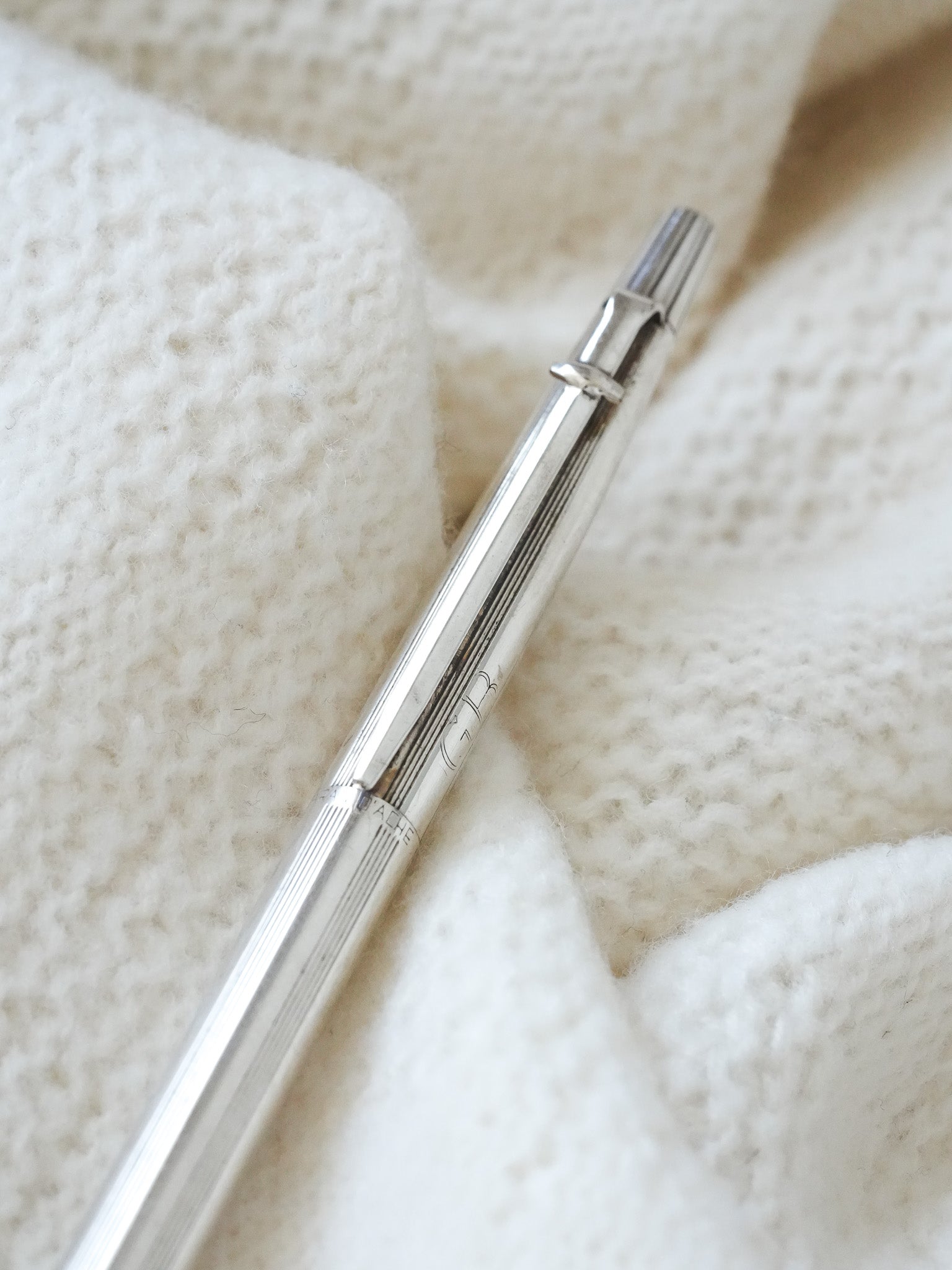 Caran d'ache - Stylo bille MADISON Luxe plaqué argent - 1990s - Atelier Victor - Vintage Shop