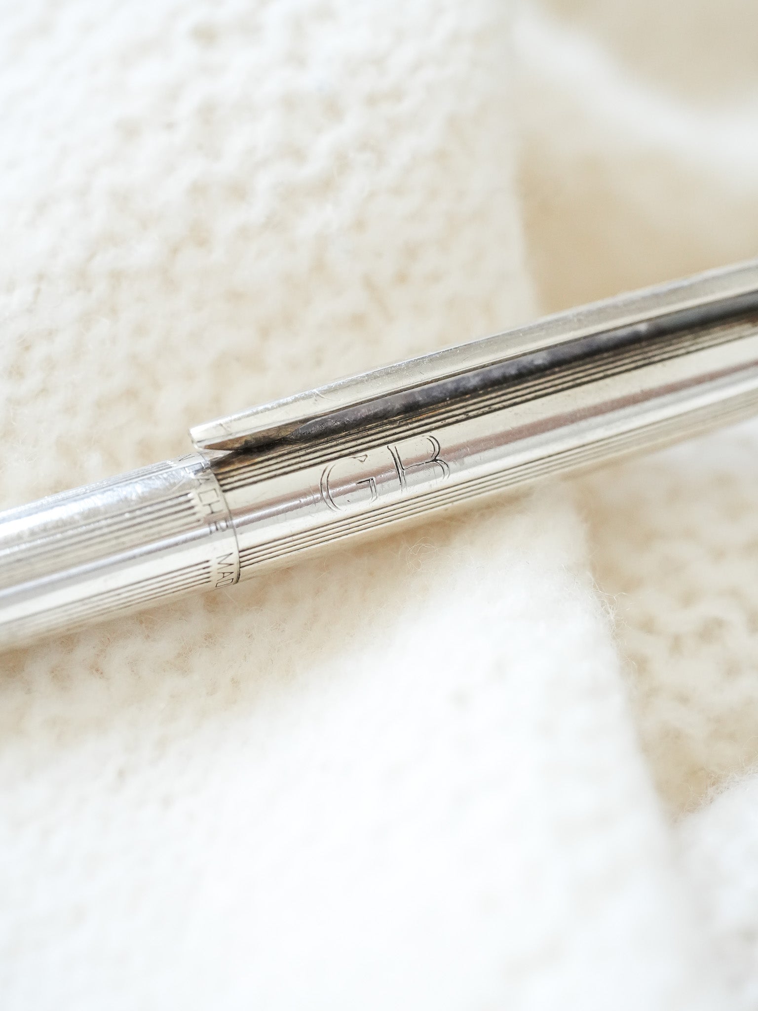 Caran d'ache - Stylo bille MADISON Luxe plaqué argent - 1990s - Atelier Victor - Vintage Shop