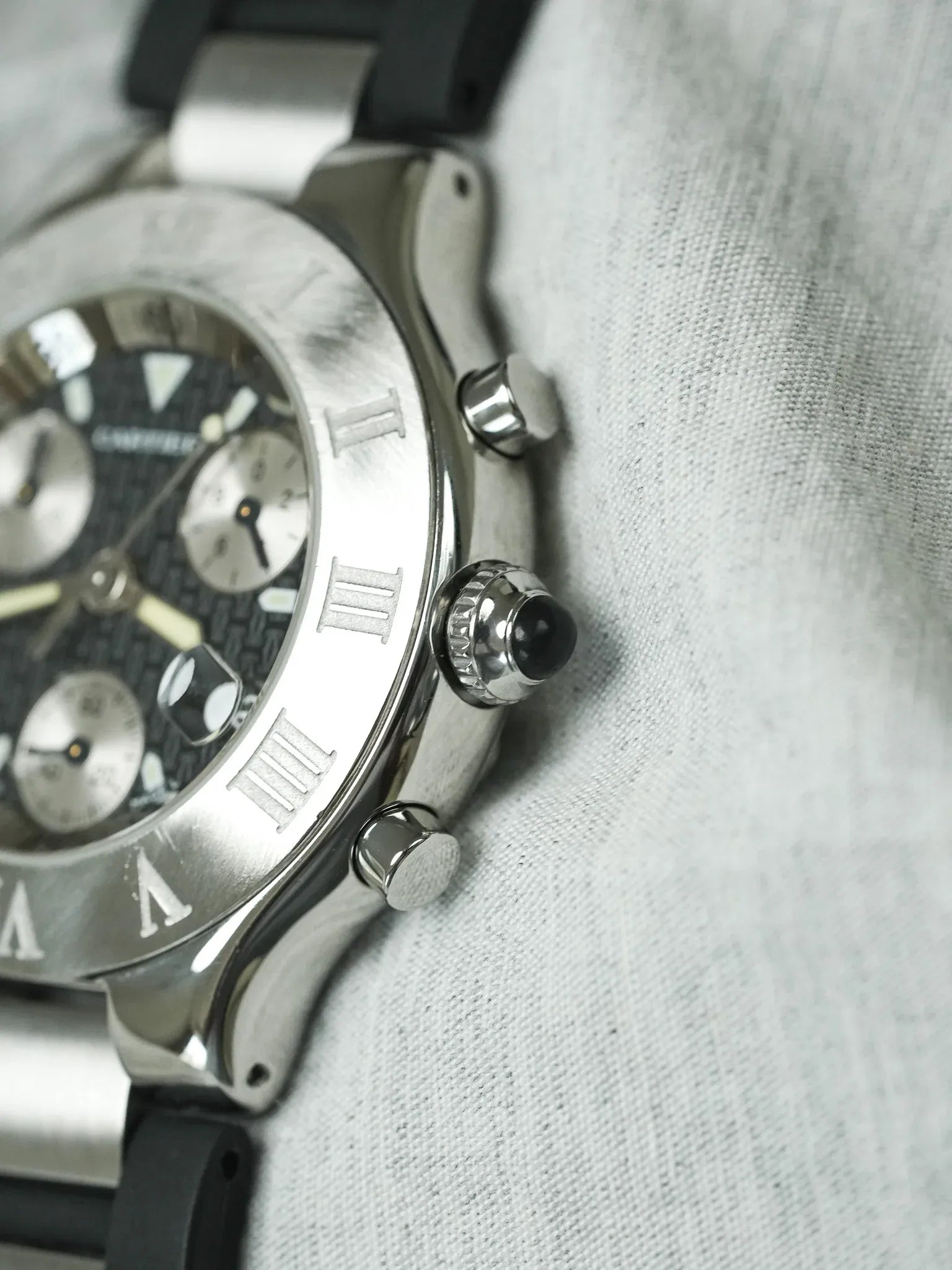 Cartier - Must Chronographe Noir 2424 - papier - 2003 - Atelier Victor