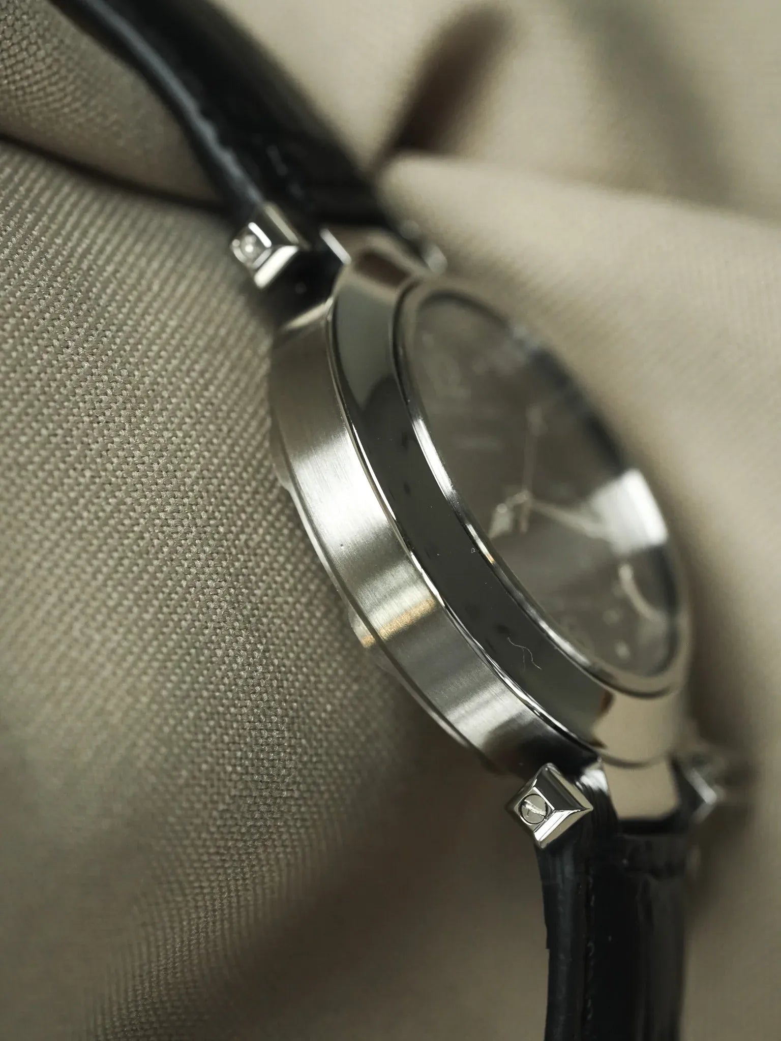 Cartier - Pasha 2324 Cuir Date Blanc Tapissé - Papier - 2003 - Atelier Victor