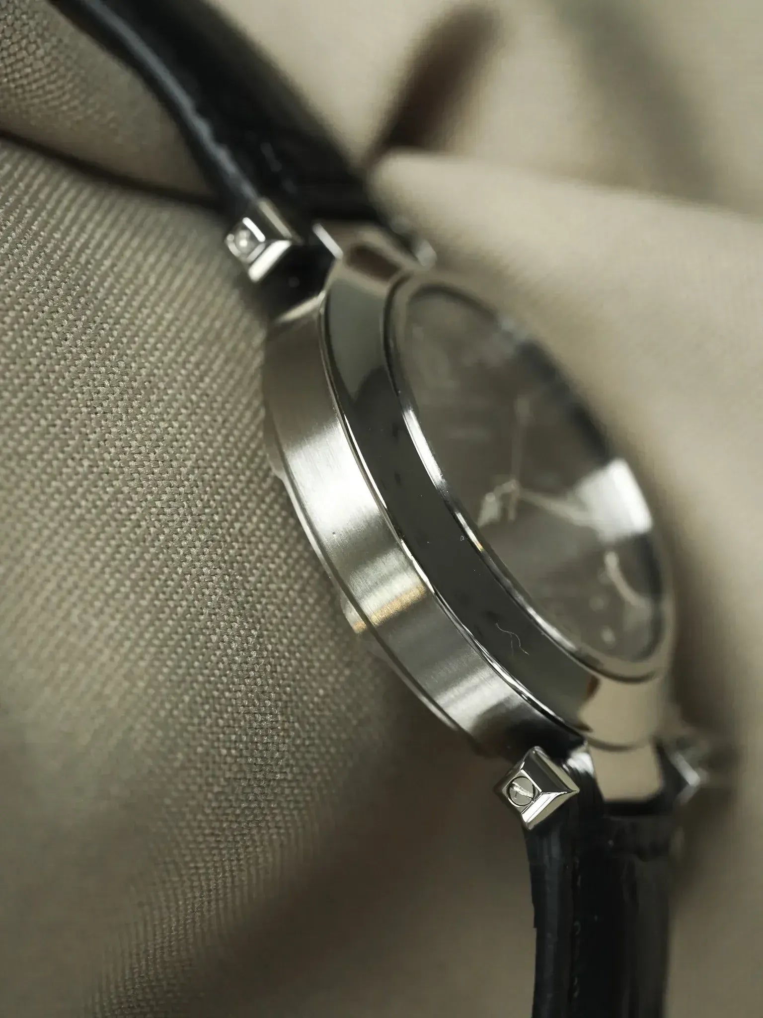 Cartier - Pasha 2324 Cuir Date Blanc Tapissé - Papier - 2003 - Atelier Victor