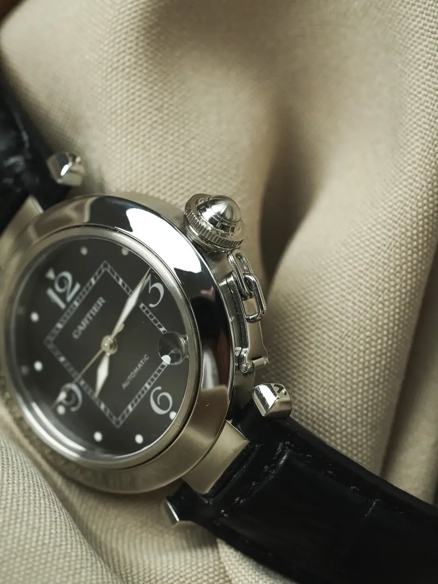 Cartier - Pasha 2324 Cuir Date Blanc Tapissé - Papier - 2003 - Atelier Victor