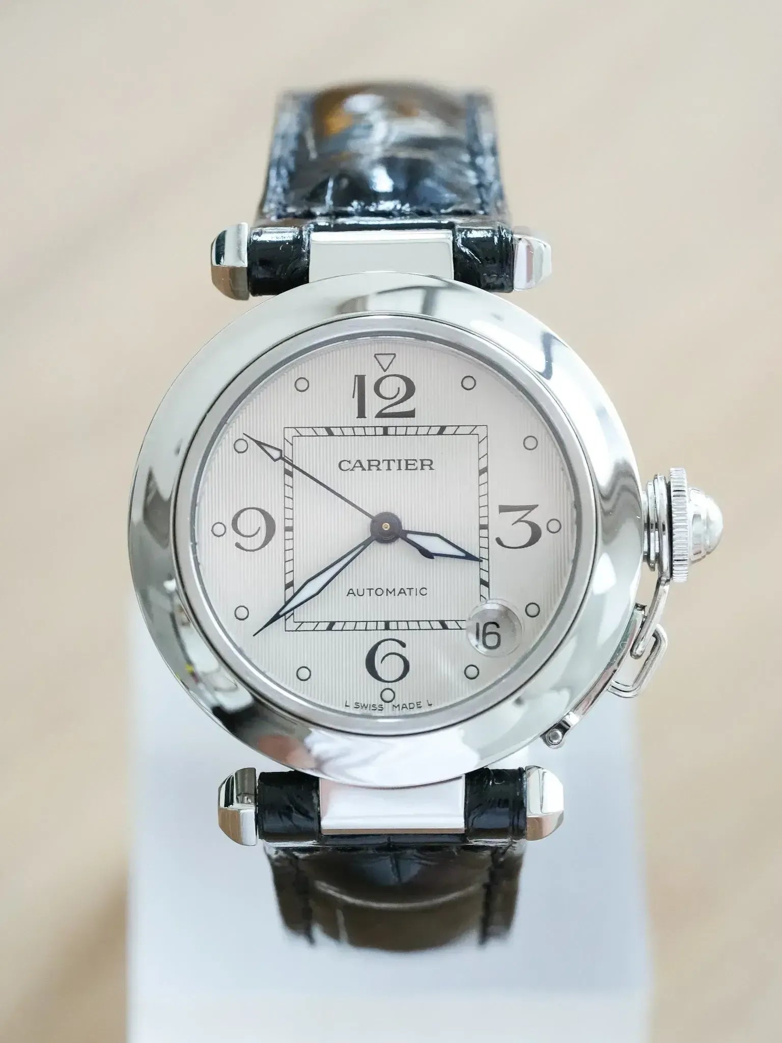 Cartier - Pasha 2324 Date Blanc Tapissé Cuir - 2000s - Atelier Victor