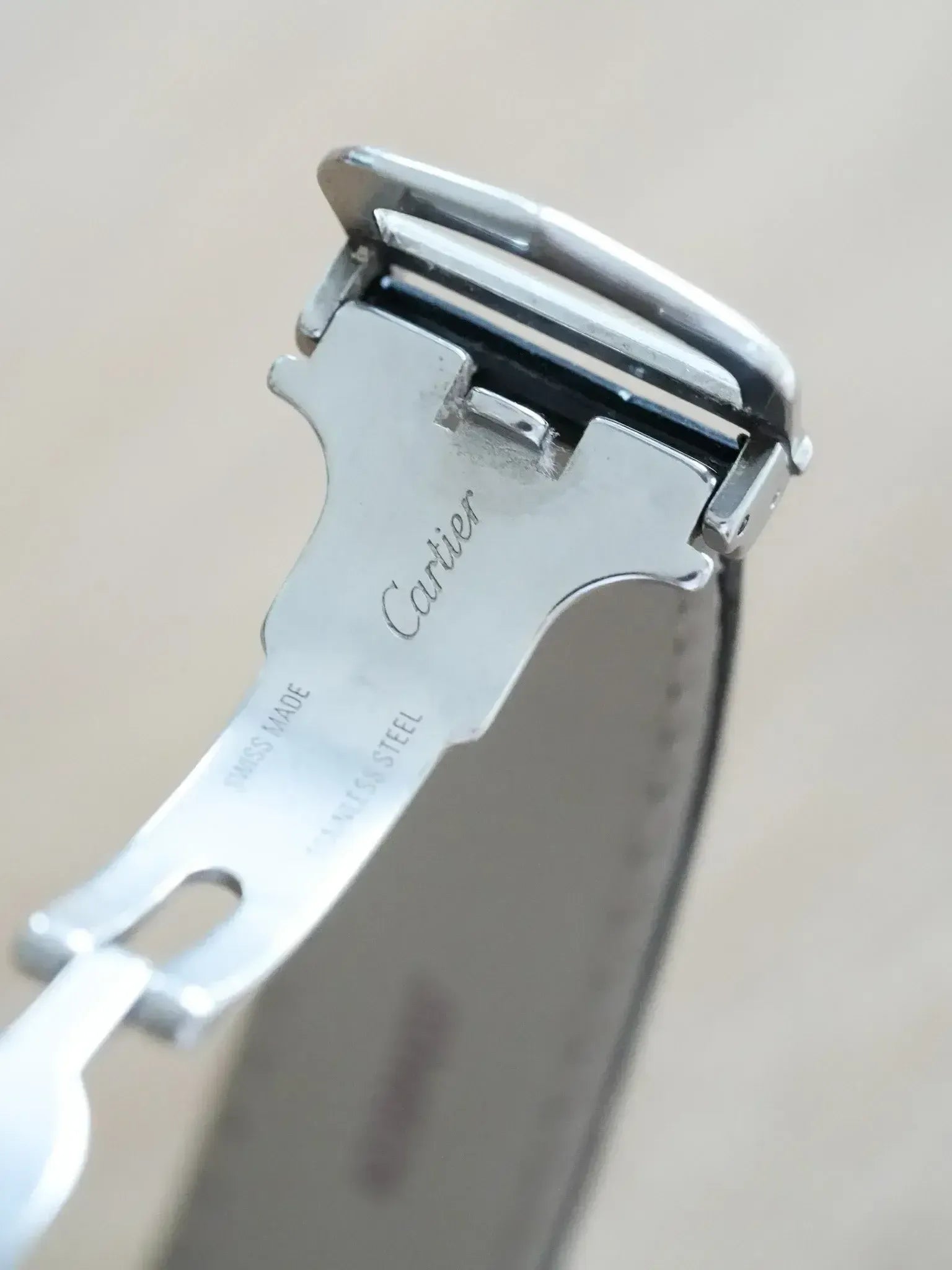 Cartier - Pasha 2324 Date Blanc Tapissé Cuir - 2000s - Atelier Victor