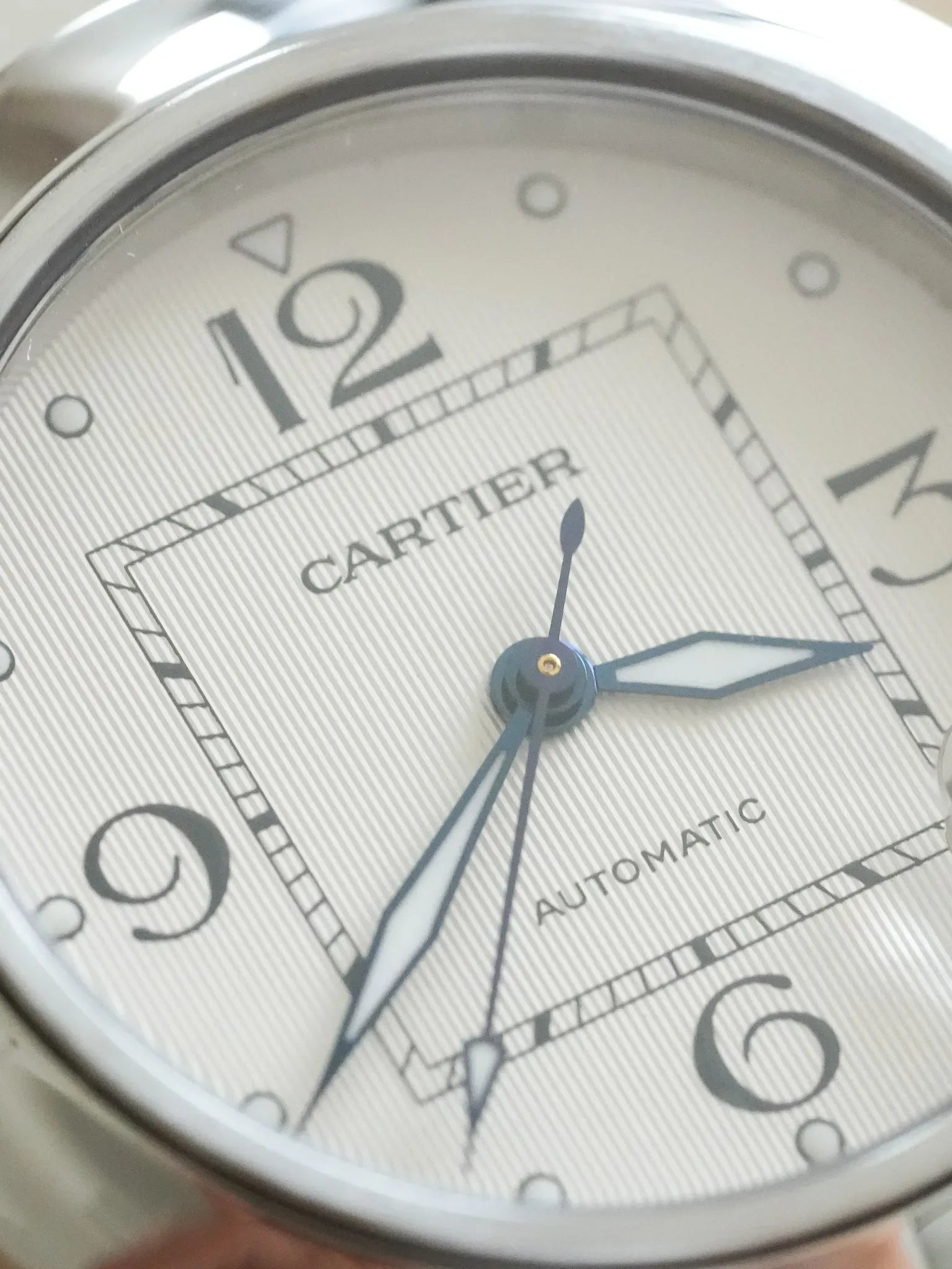Cartier - Pasha 2324 Date Blanc Tapissé Cuir - 2000s - Atelier Victor