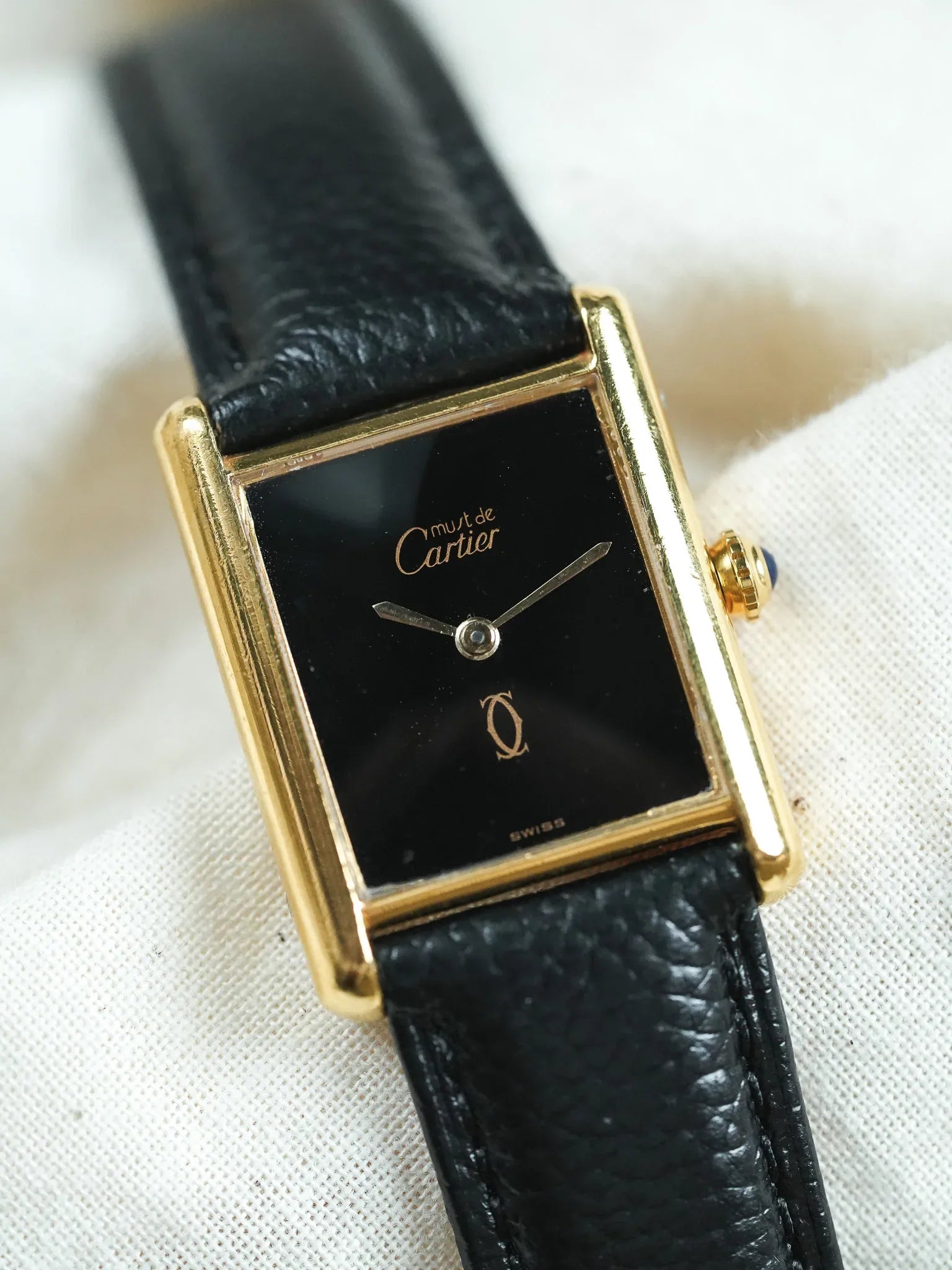 Cartier - Tank Must de Cartier 23x30 Vermeil Cadran Noir laqué Boucle Déployante - 1980s - Atelier Victor - Vintage Shop