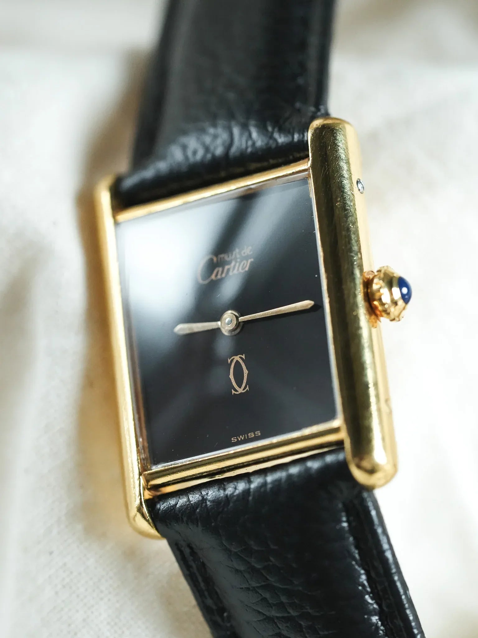 Cartier - Tank Must de Cartier 23x30 Vermeil Cadran Noir laqué Boucle Déployante - 1980s - Atelier Victor - Vintage Shop