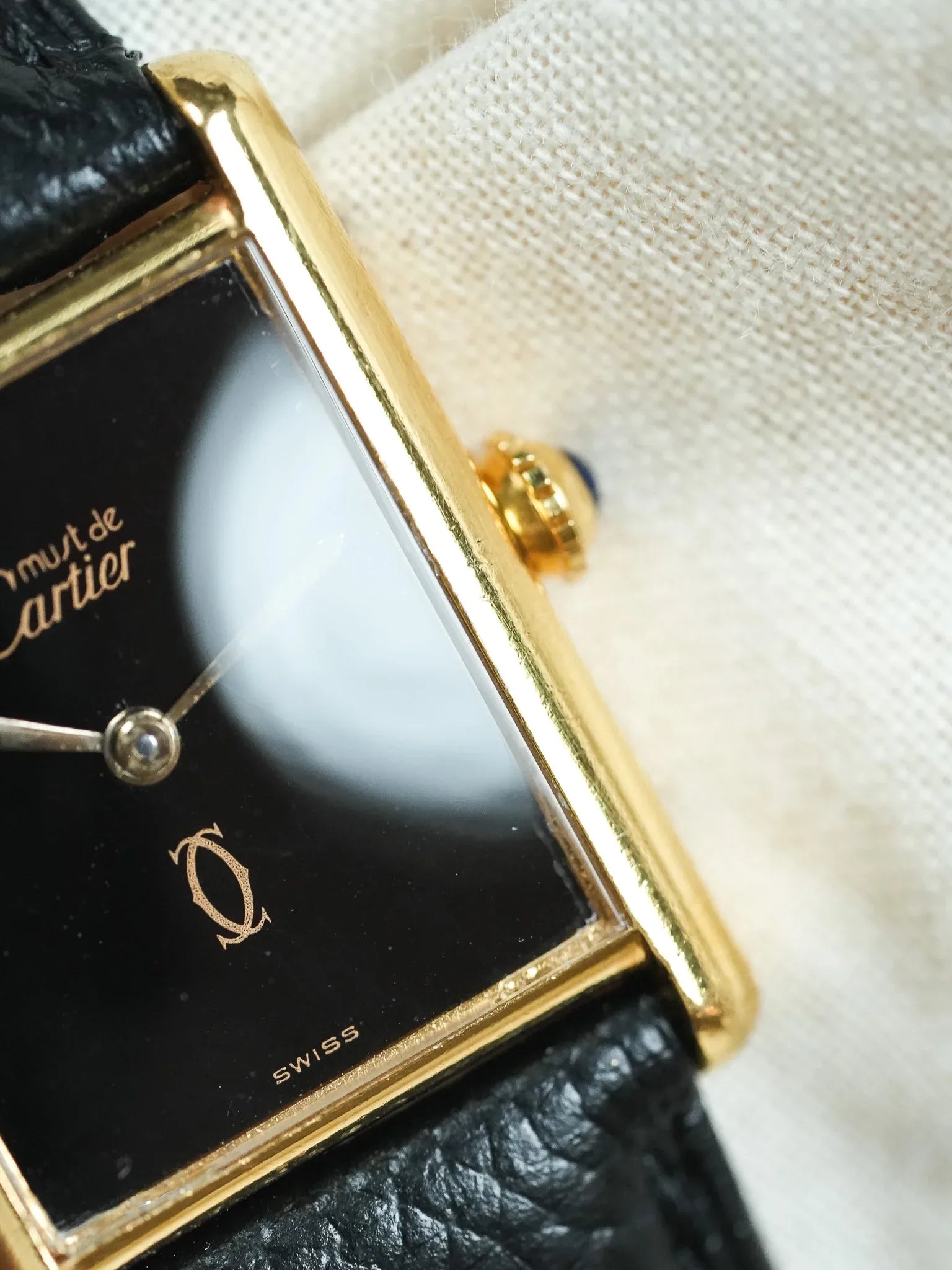 Cartier - Tank Must de Cartier 23x30 Vermeil Cadran Noir laqué Boucle Déployante - 1980s - Atelier Victor - Vintage Shop