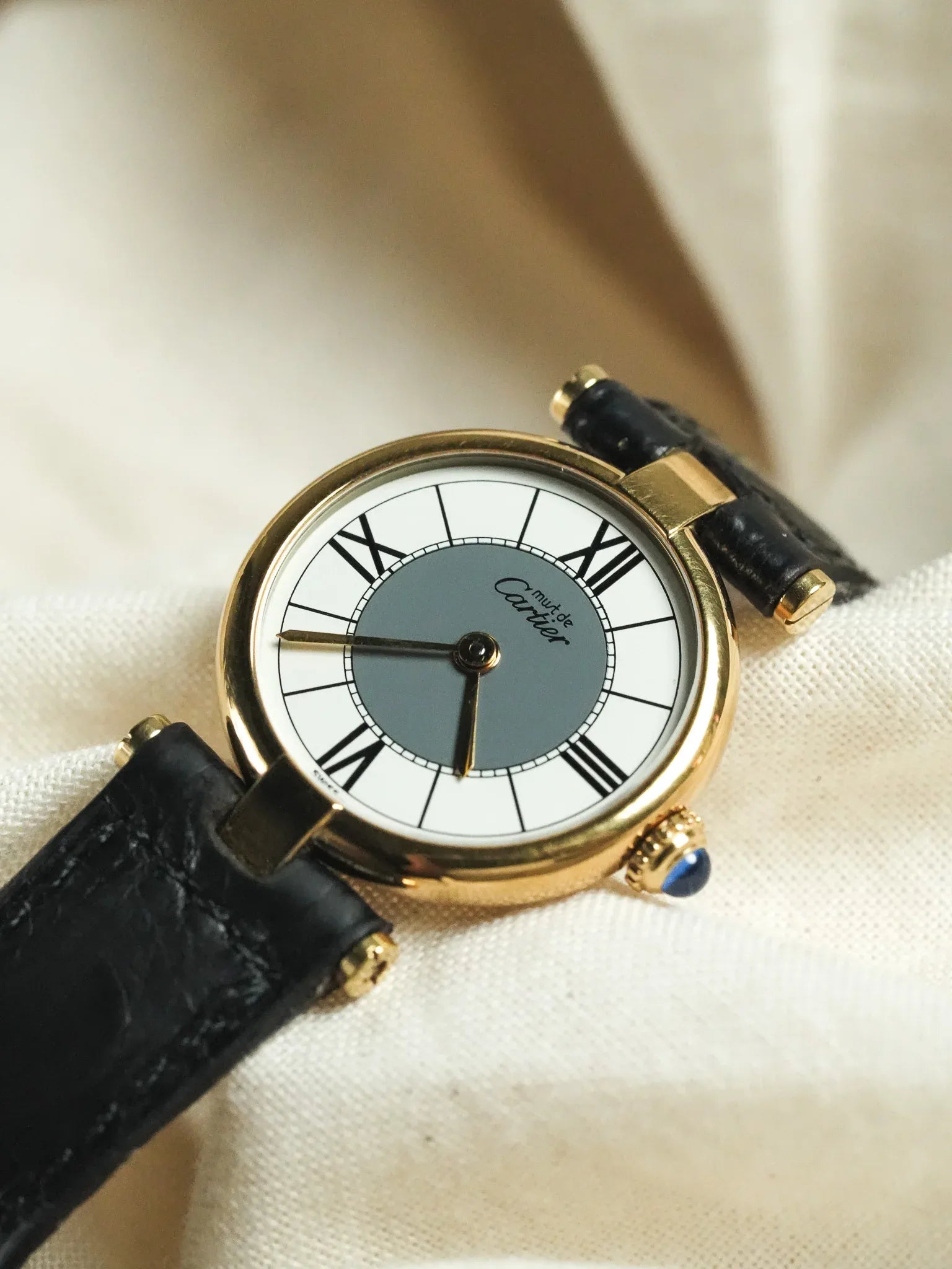 Cartier - Vendôme 590004 Must Vermeil Cadran Blanc Gris Boucle déployante - 1990s - Atelier Victor - Vintage Shop