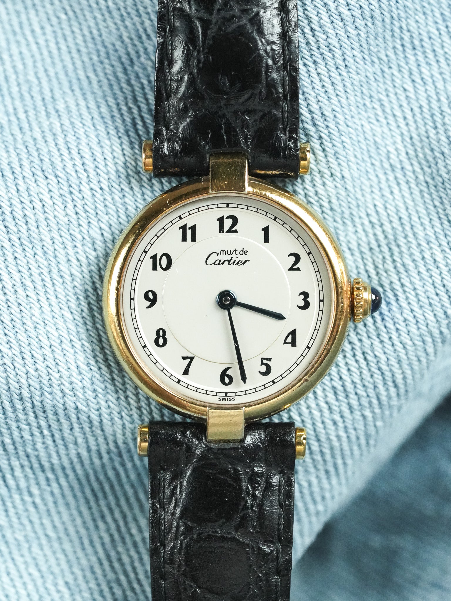 Cartier - Vendôme Must Vermeil Arabes Boucle déployante - 1990s - Atelier Victor - Vintage Shop