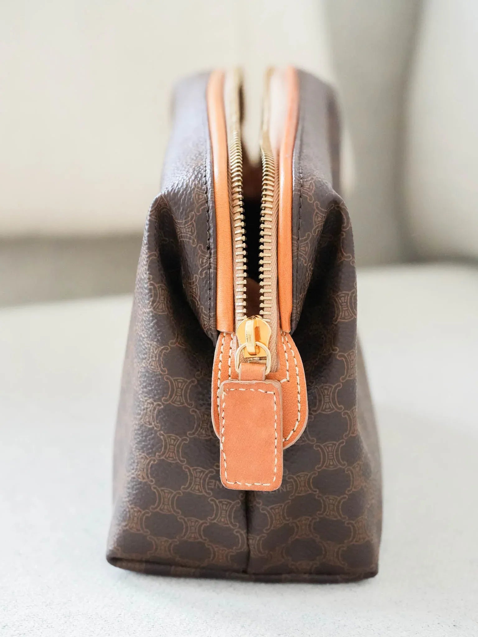 Celine - Pochette Logo Cuir Horizontale - Atelier Victor