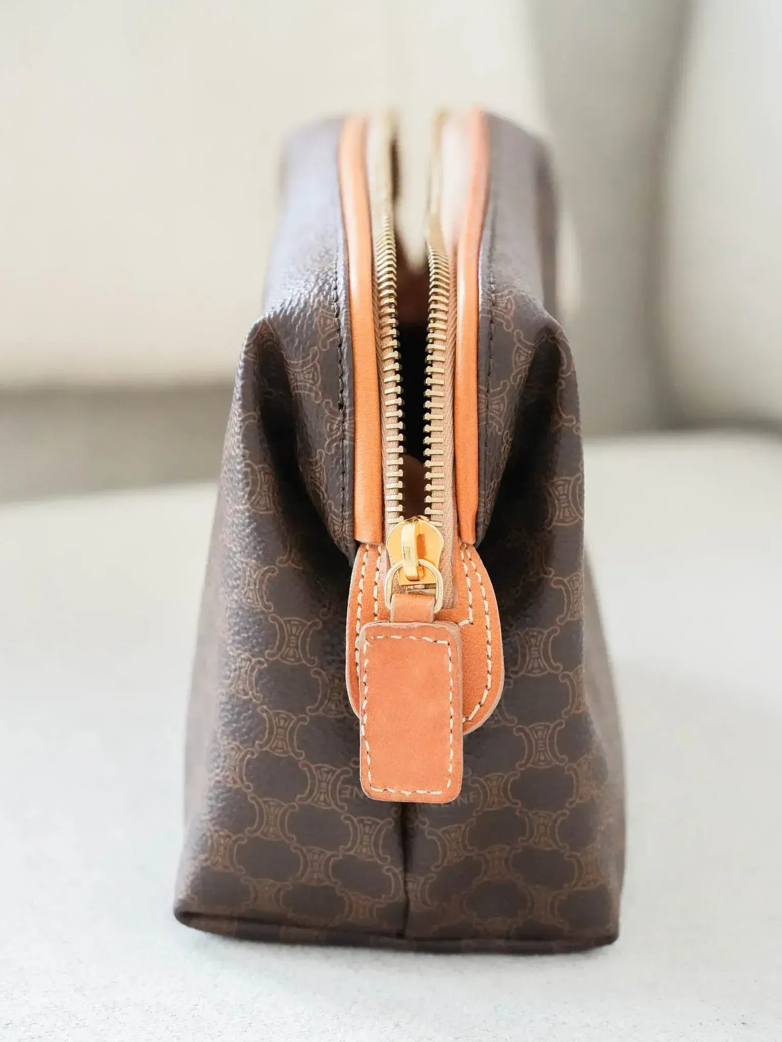 Celine - Pochette Logo Cuir Horizontale - Atelier Victor