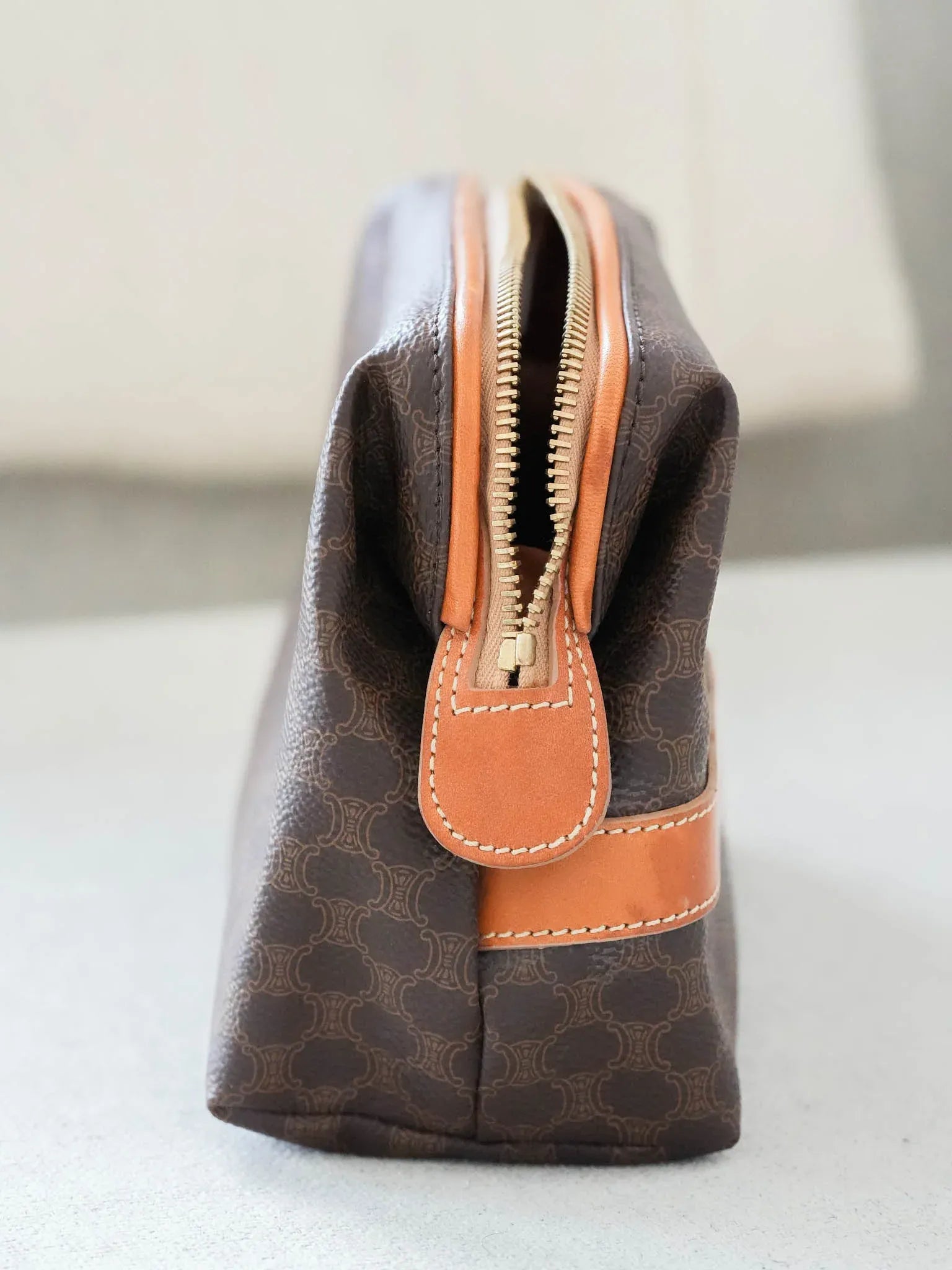 Celine - Pochette Logo Cuir Horizontale - Atelier Victor