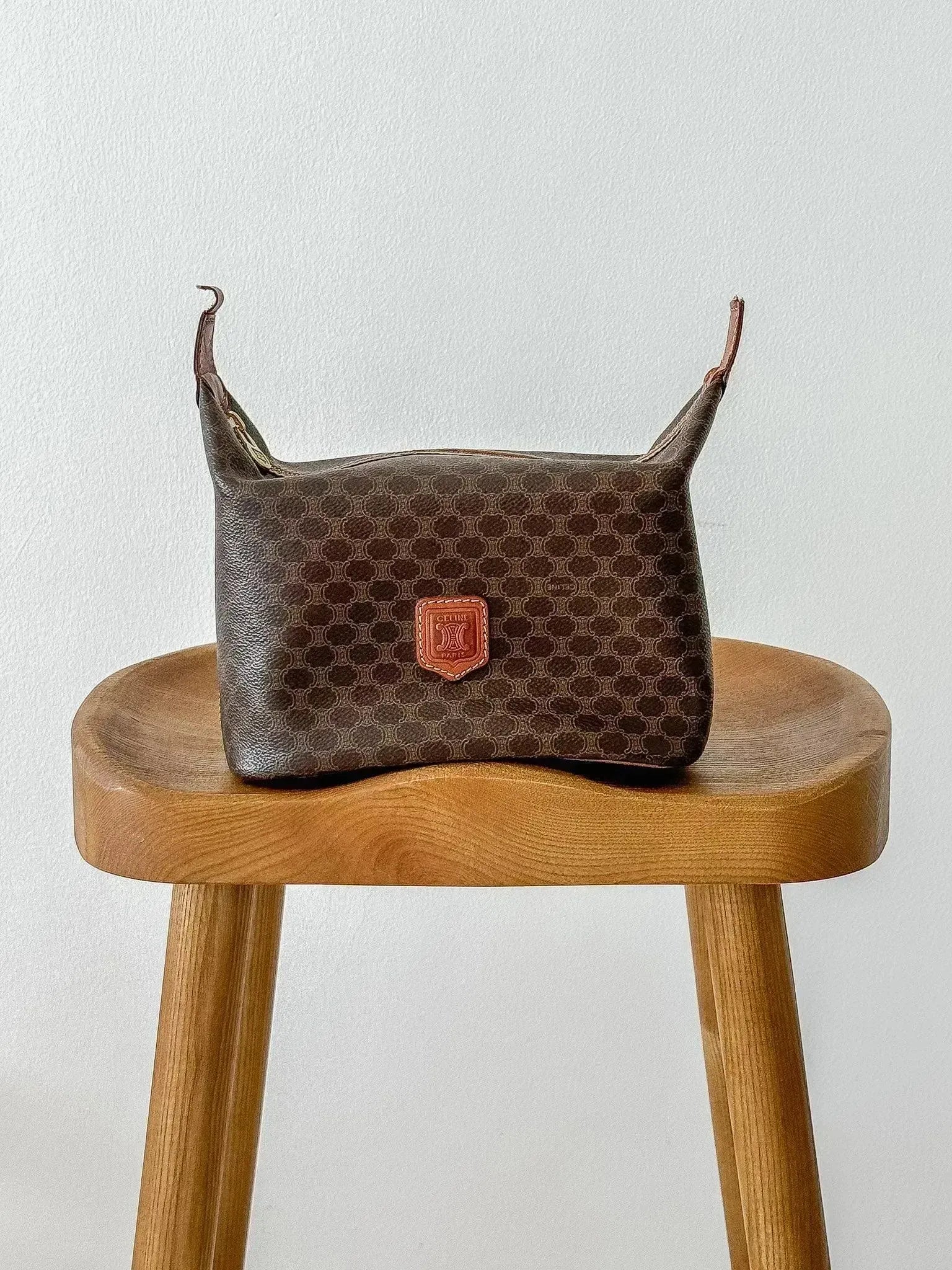 Celine - Pochette vintage Taille XL en toile triomphe et cuir - Atelier Victor