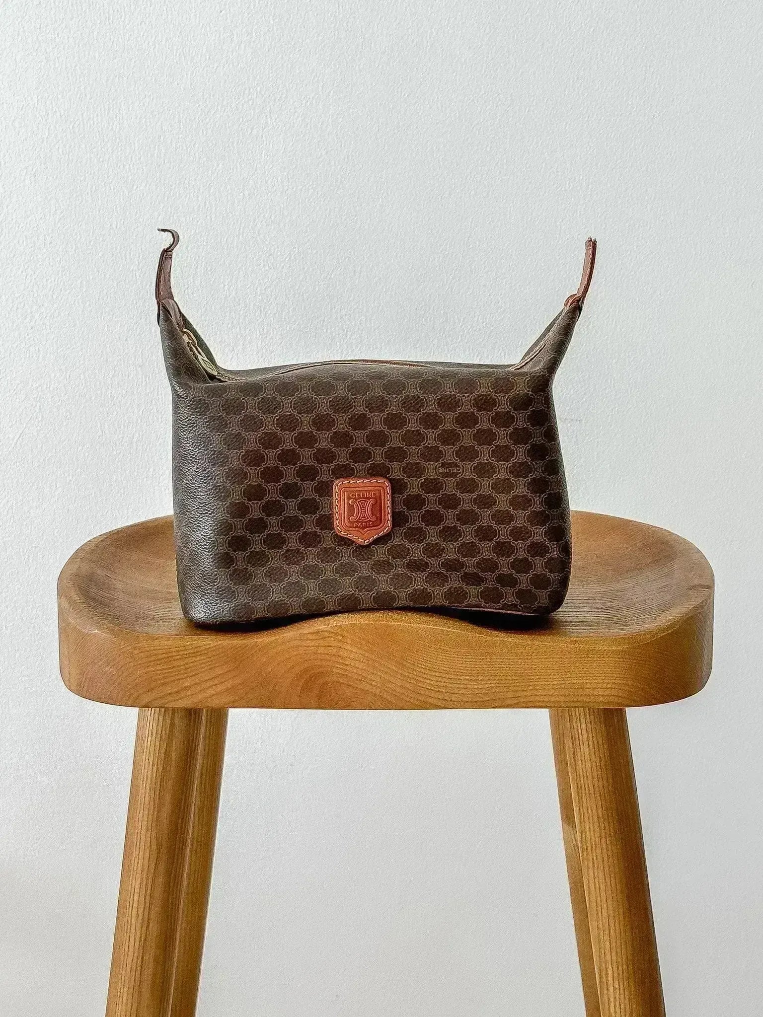 Celine - Pochette vintage Taille XL en toile triomphe et cuir - Atelier Victor