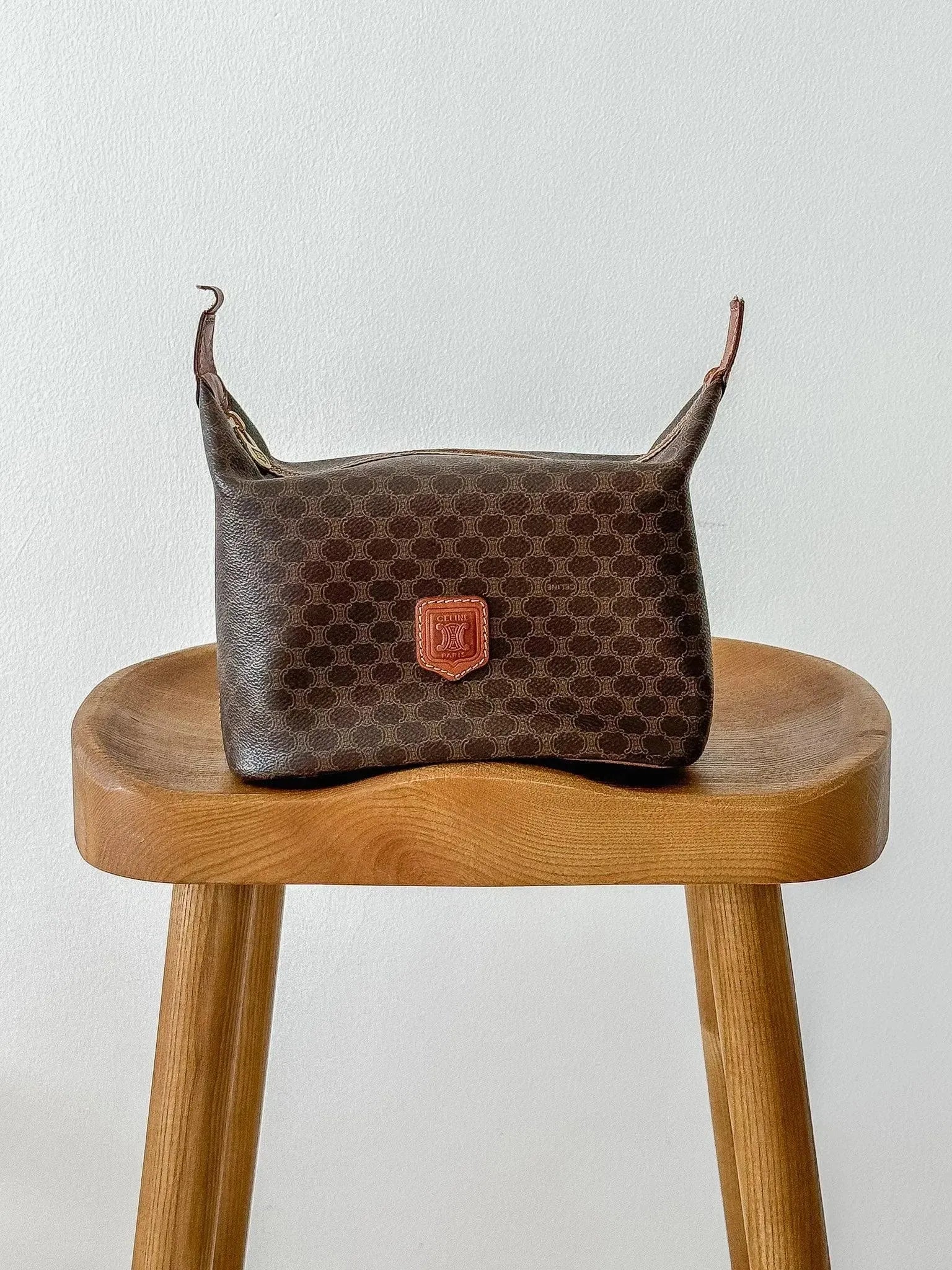 Celine - Pochette vintage Taille XL en toile triomphe et cuir - Atelier Victor