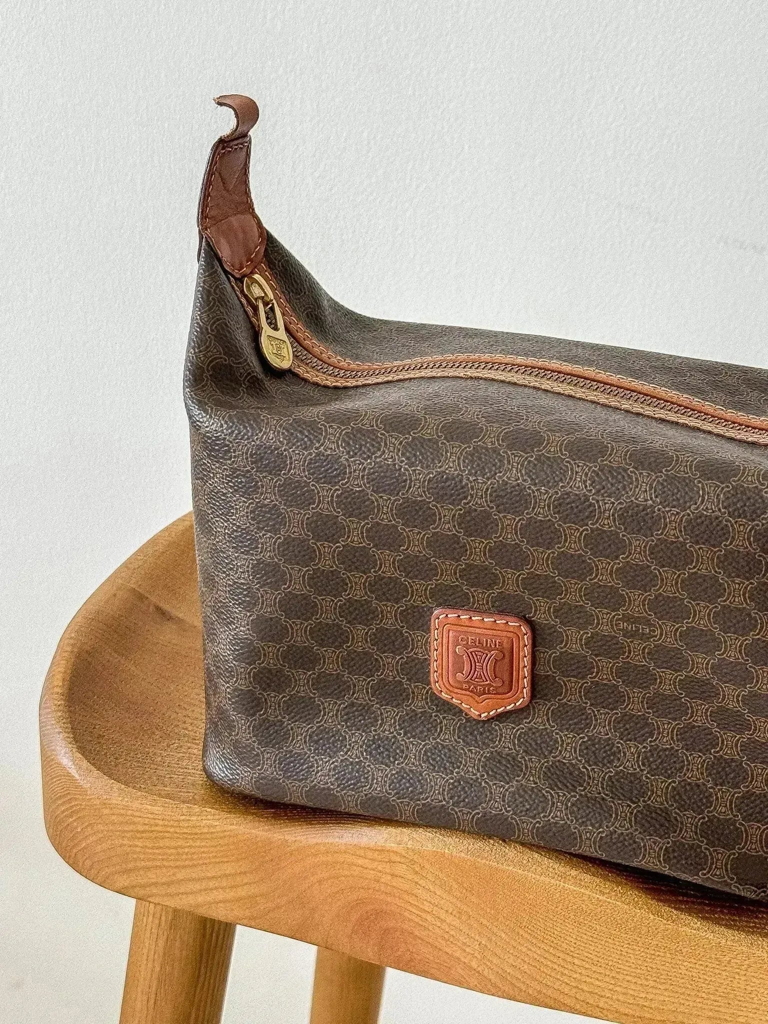 Celine - Pochette vintage Taille XL en toile triomphe et cuir - Atelier Victor