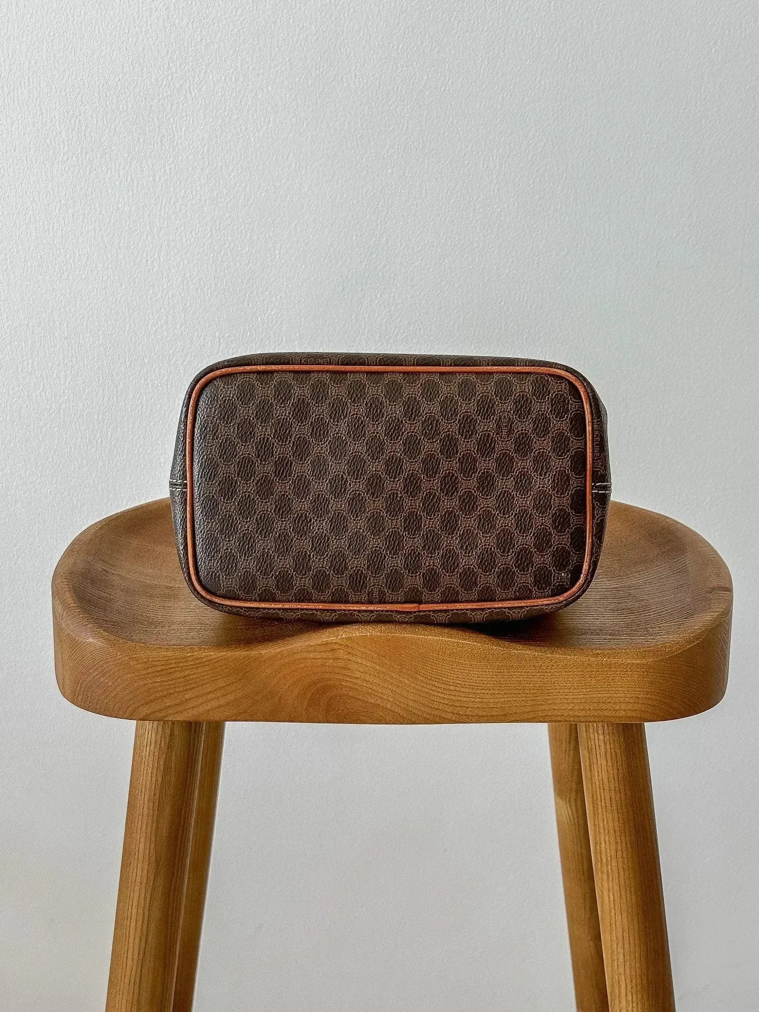 Celine - Pochette vintage Taille XL en toile triomphe et cuir - Atelier Victor