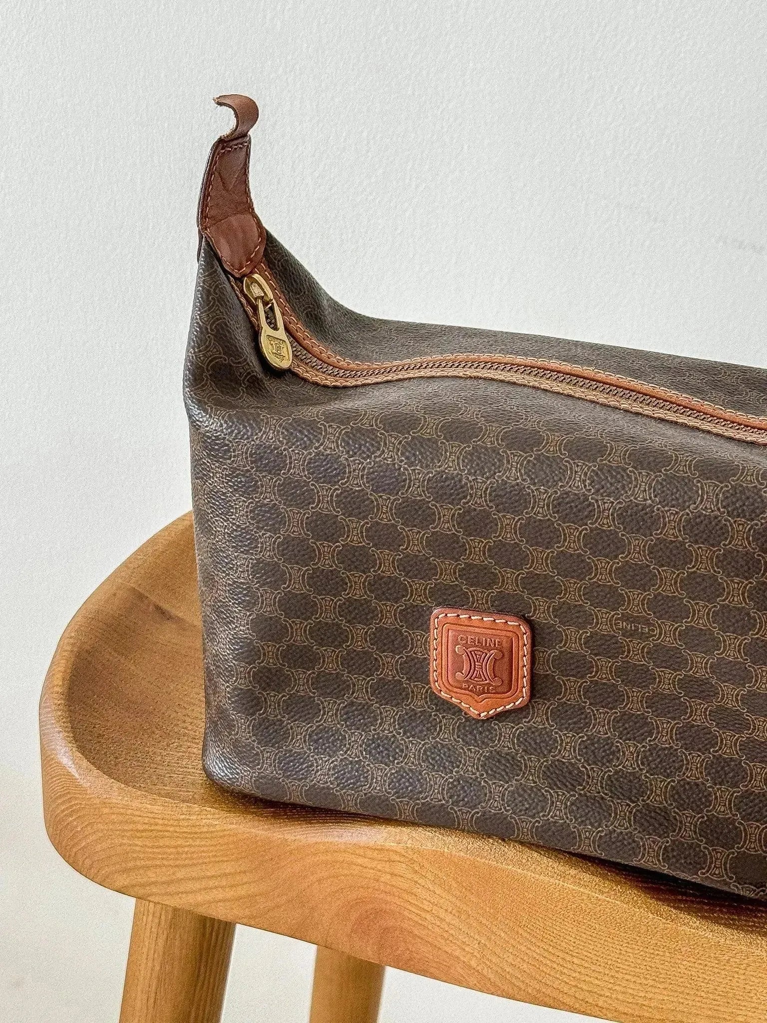 Celine - Pochette vintage Taille XL en toile triomphe et cuir - Atelier Victor