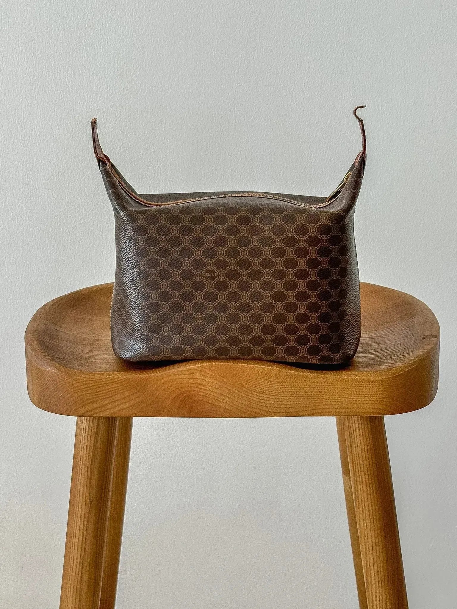 Celine - Pochette vintage Taille XL en toile triomphe et cuir - Atelier Victor