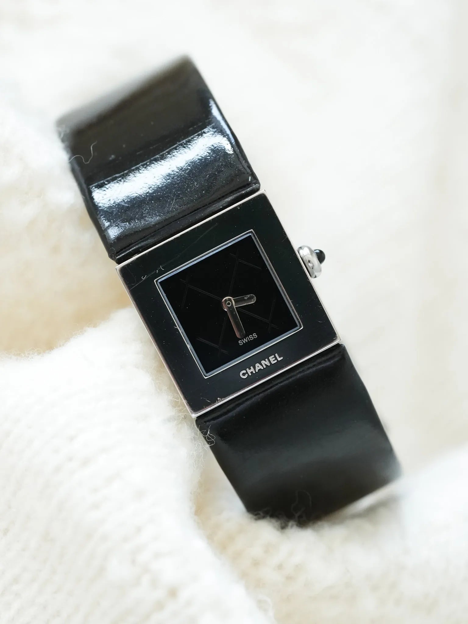 Chanel - Dress Watch Cadran Matelassé Noir - 1990s - Atelier Victor - Vintage Shop