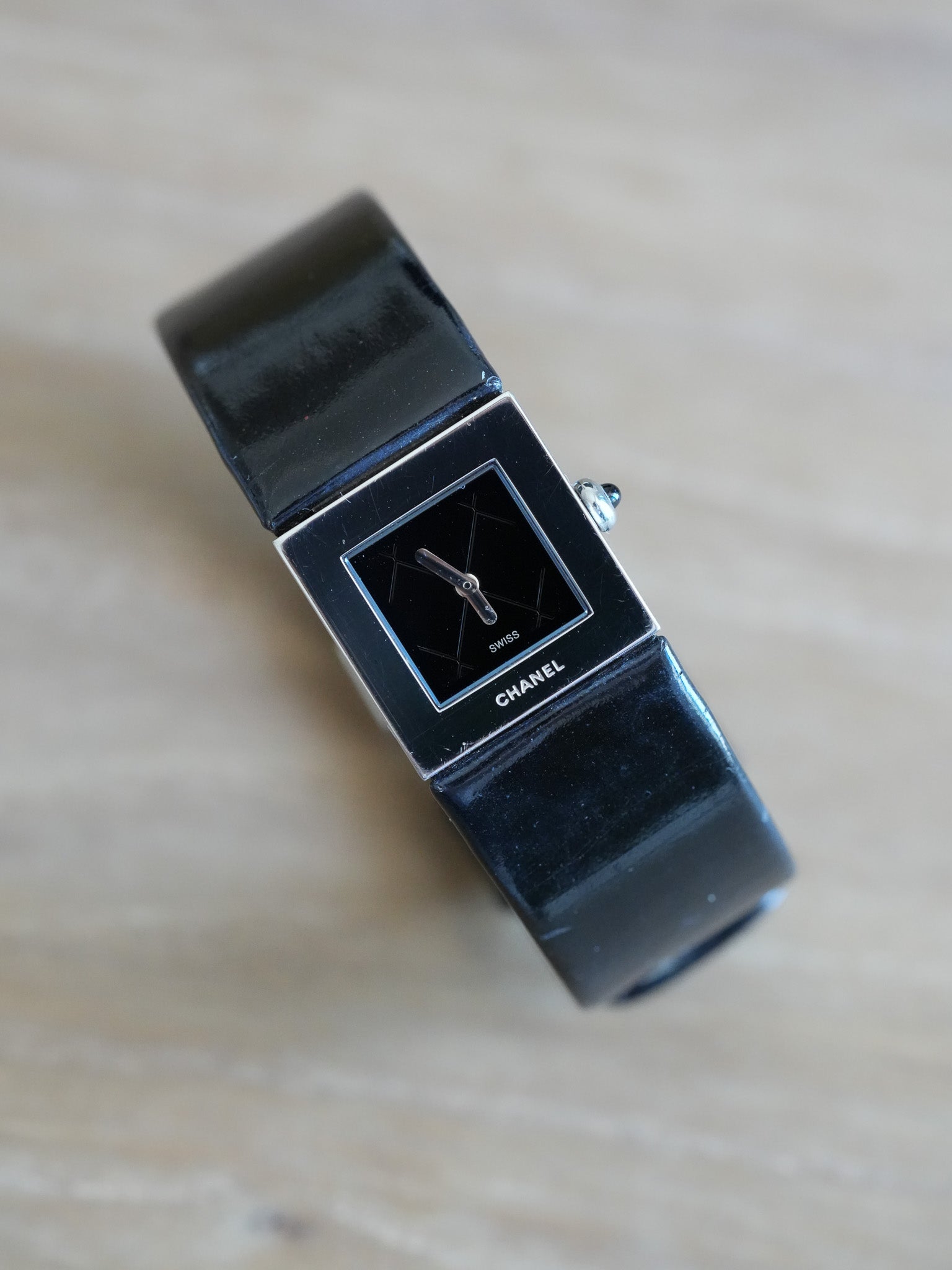 Chanel - Dress Watch Cadran Matelassé Noir - 1990s - Atelier Victor - Vintage Shop