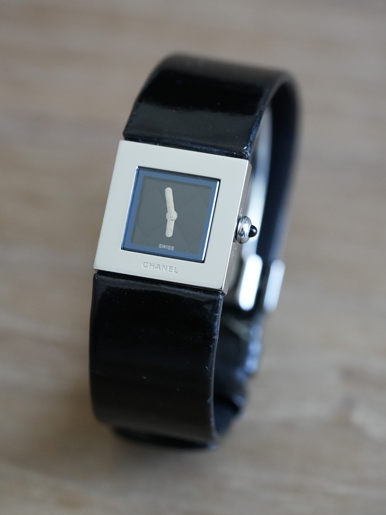 Chanel - Dress Watch Cadran Matelassé Noir - 1990s - Atelier Victor - Vintage Shop