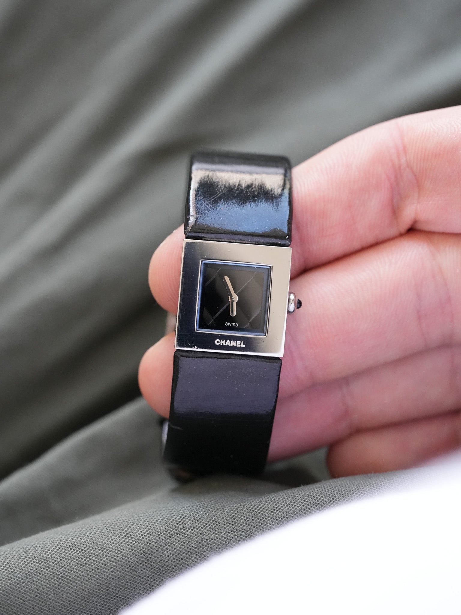 Chanel - Dress Watch Cadran Matelassé Noir - 1990s - Atelier Victor - Vintage Shop