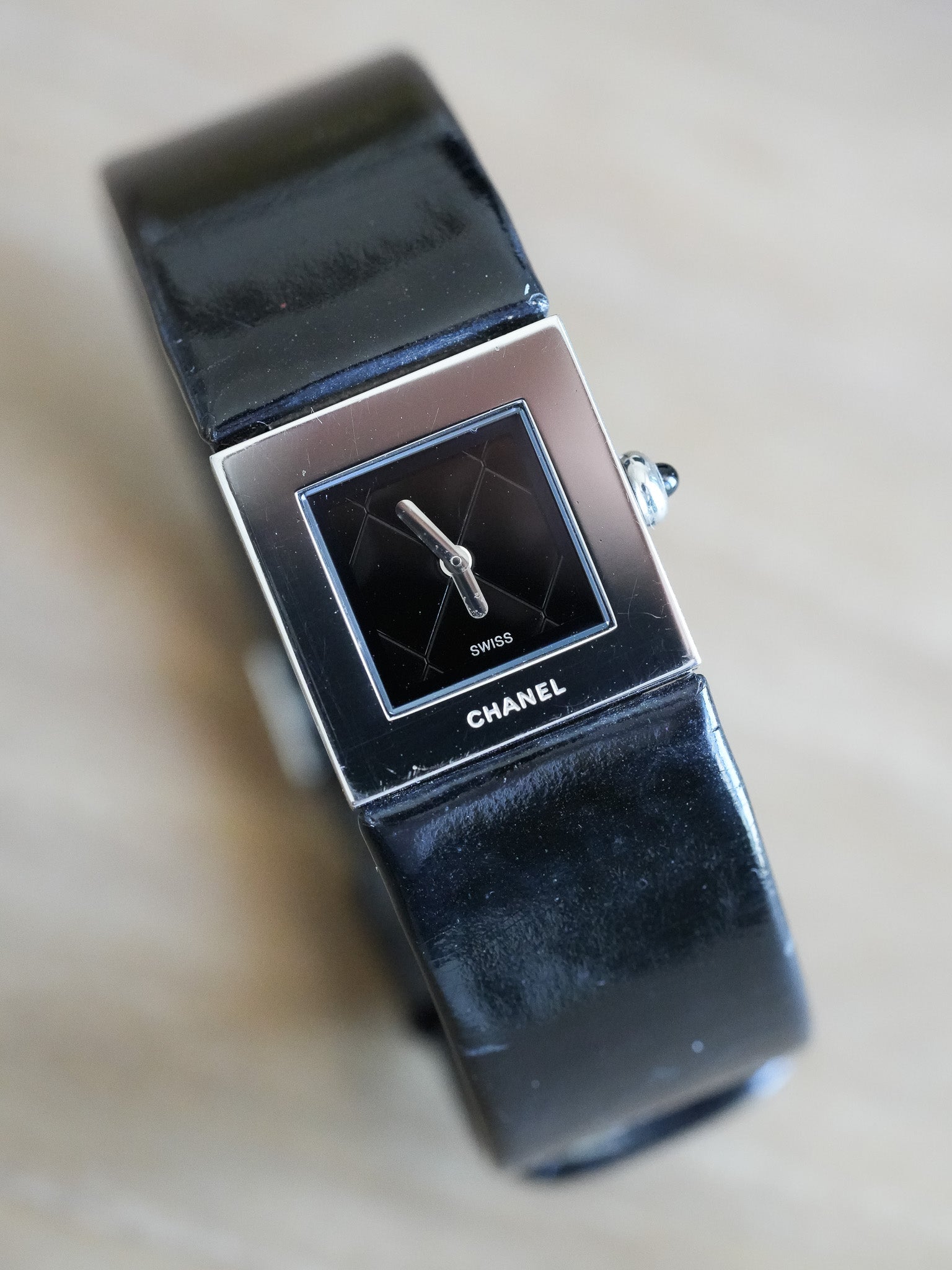 Chanel - Dress Watch Cadran Matelassé Noir - 1990s - Atelier Victor - Vintage Shop
