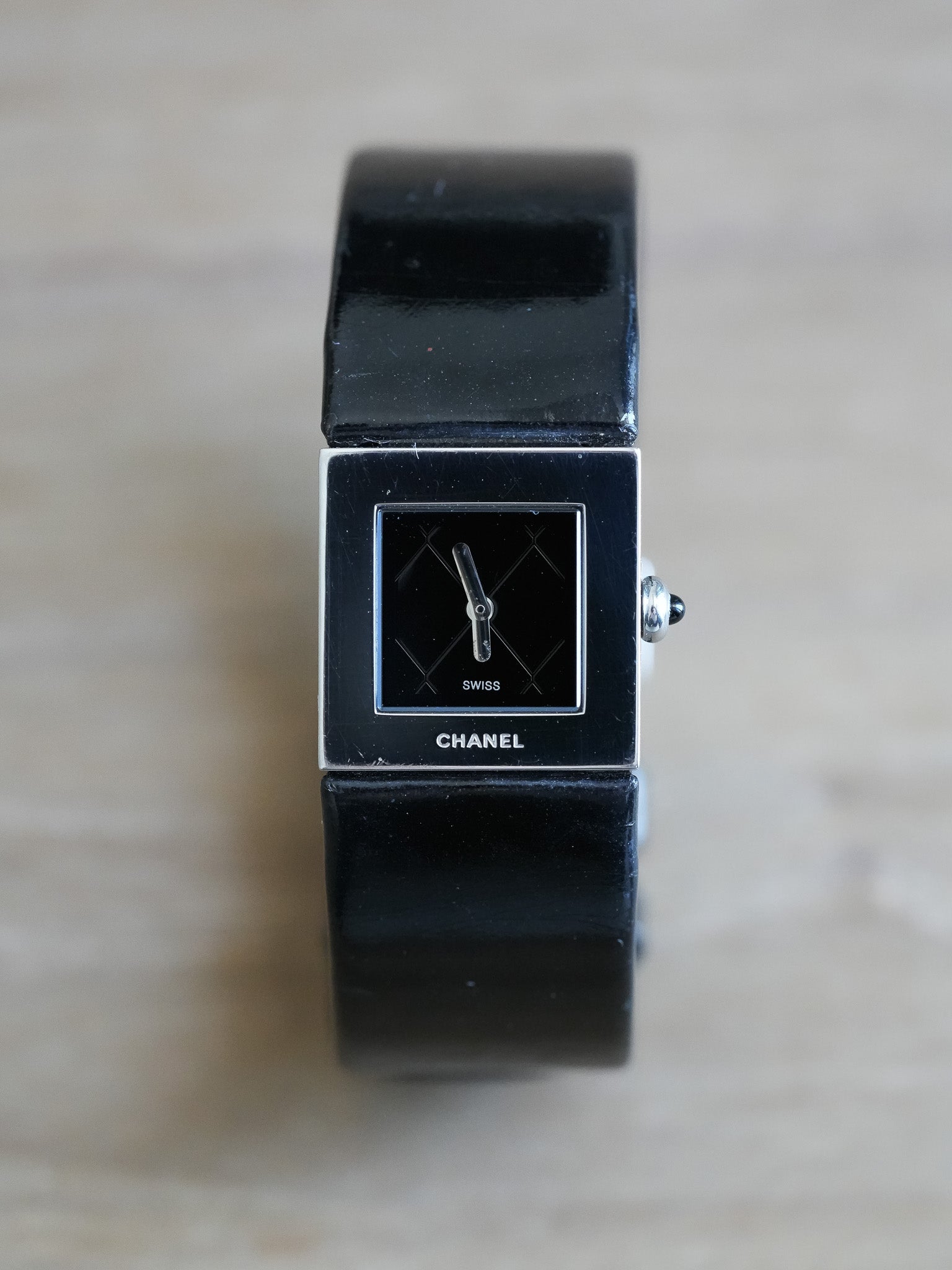 Chanel - Dress Watch Cadran Matelassé Noir - 1990s - Atelier Victor - Vintage Shop