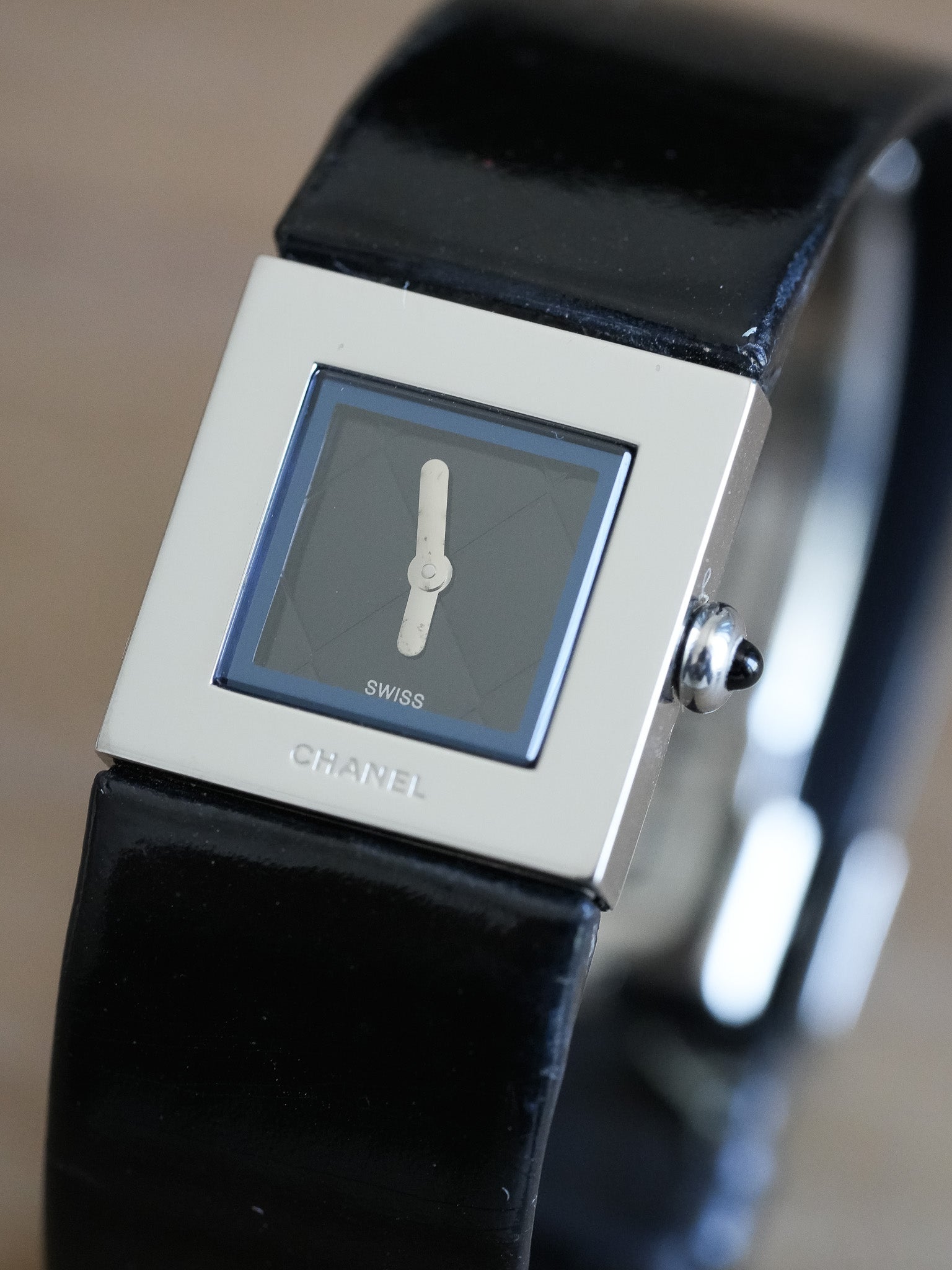 Chanel - Dress Watch Cadran Matelassé Noir - 1990s - Atelier Victor - Vintage Shop