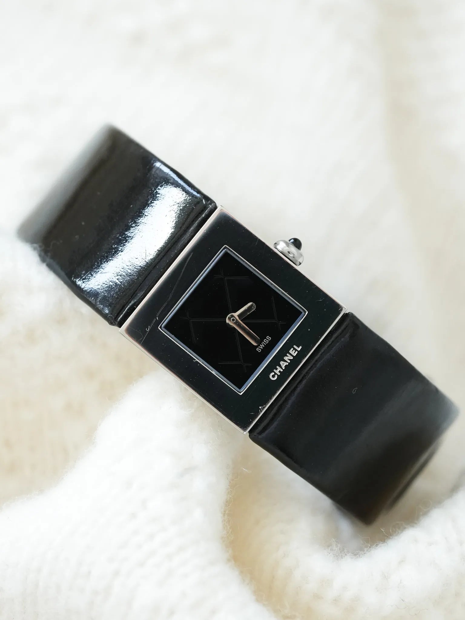 Chanel - Dress Watch Cadran Matelassé Noir - 1990s - Atelier Victor - Vintage Shop