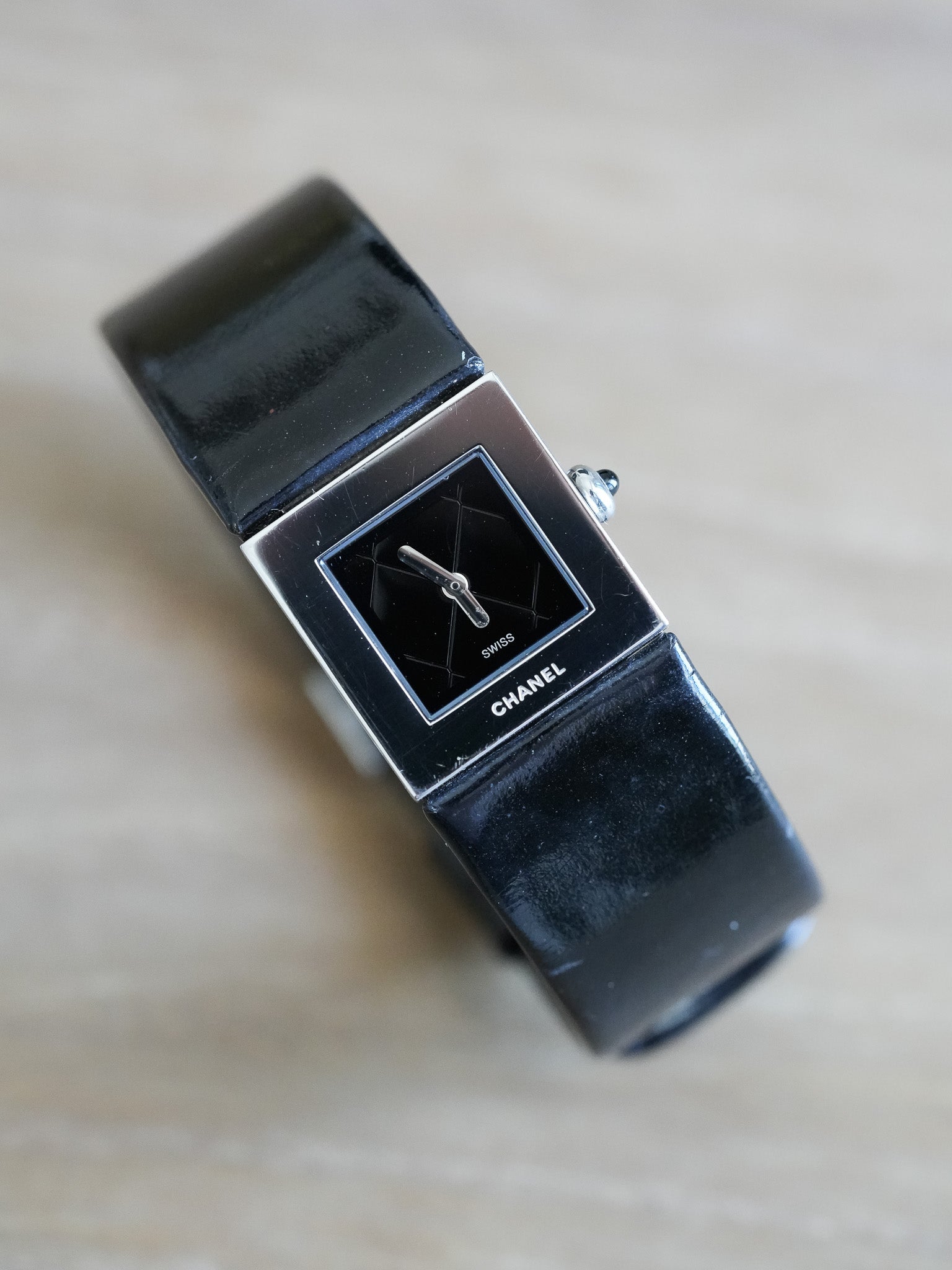 Chanel - Dress Watch Cadran Matelassé Noir - 1990s - Atelier Victor - Vintage Shop