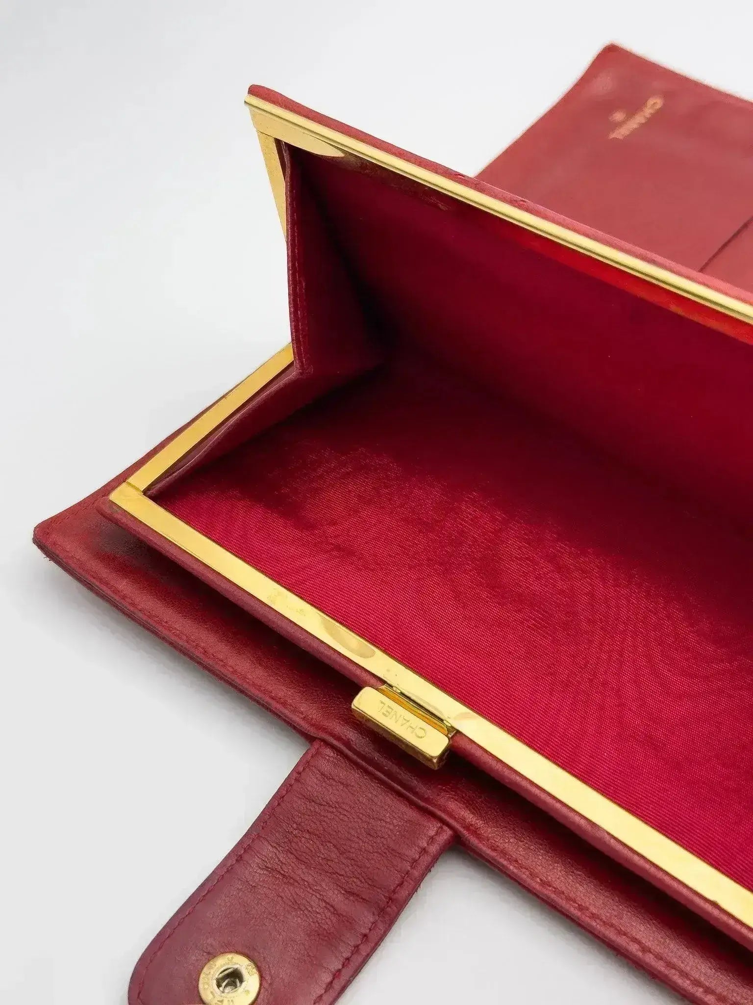Chanel - Grand Portefeuille Rouge - Atelier Victor