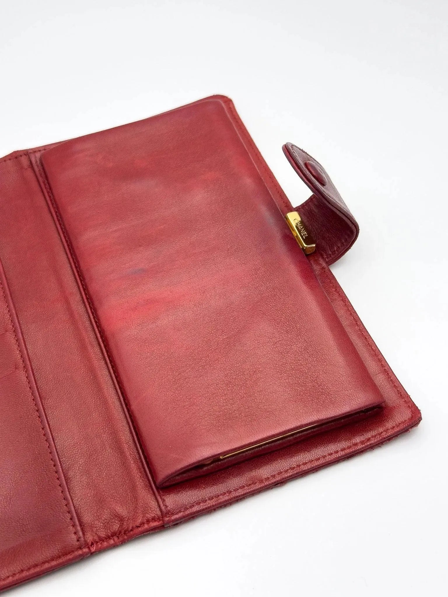 Chanel - Grand Portefeuille Rouge - Atelier Victor Paris - Vintage Watch Shop Dubai