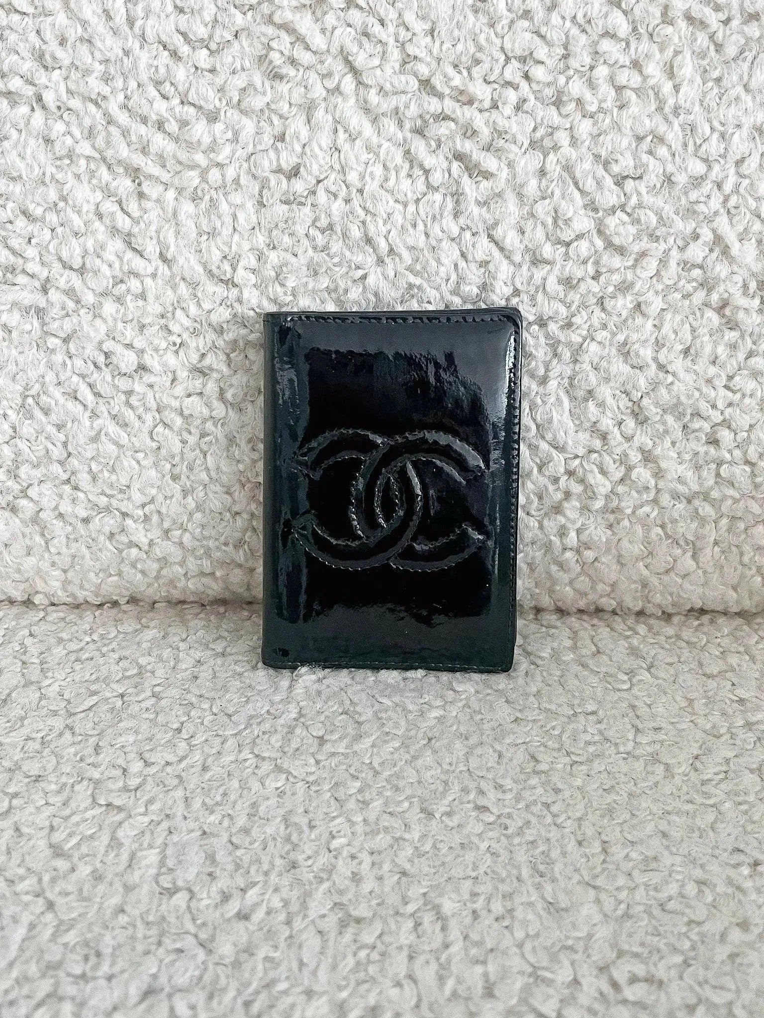 Chanel - Porte-cartes Cuir Verni Noir - Atelier Victor Paris - Vintage Watch Shop Dubai