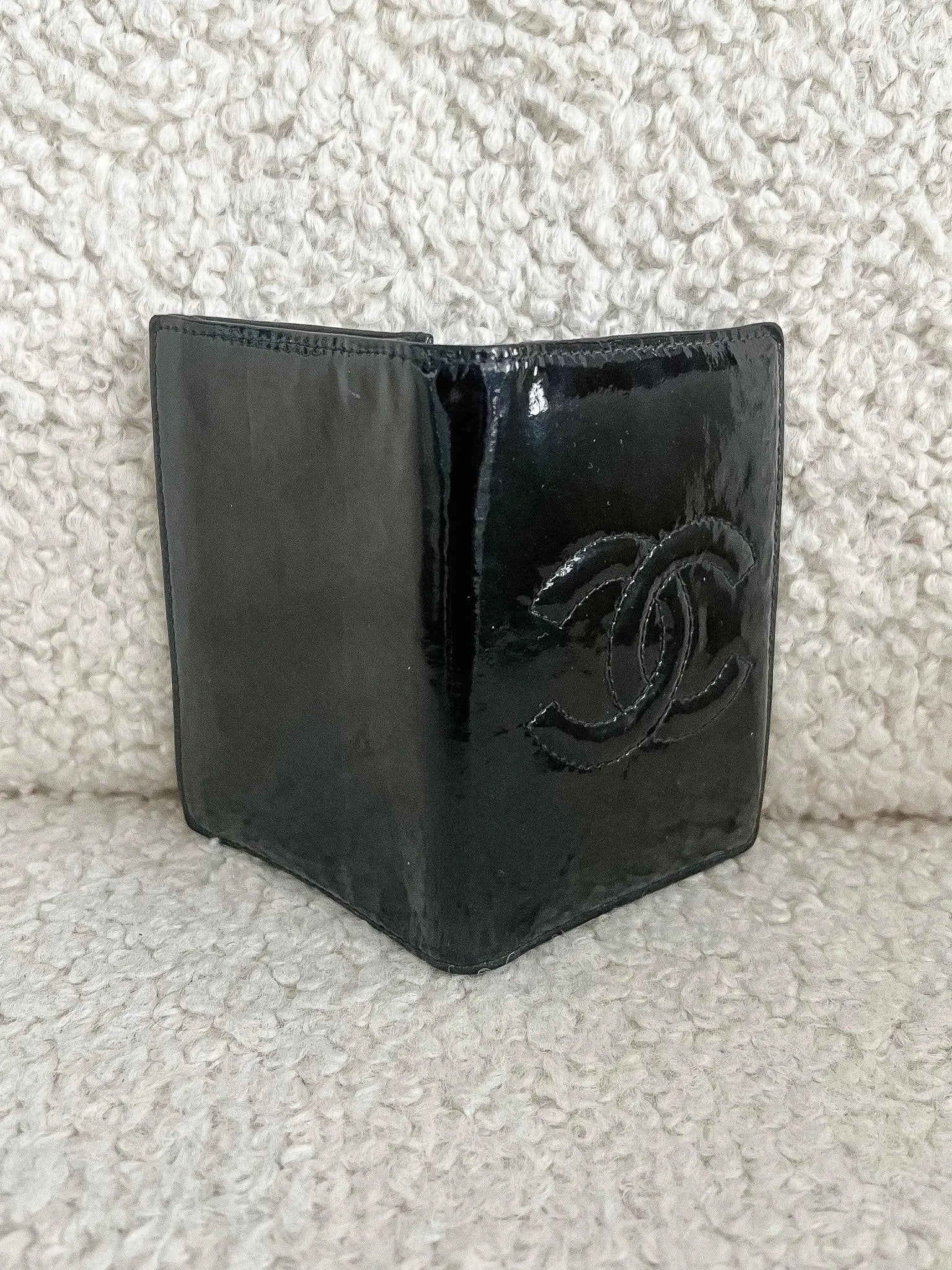 Chanel - Porte-cartes Cuir Verni Noir - Atelier Victor Paris - Vintage Watch Shop Dubai