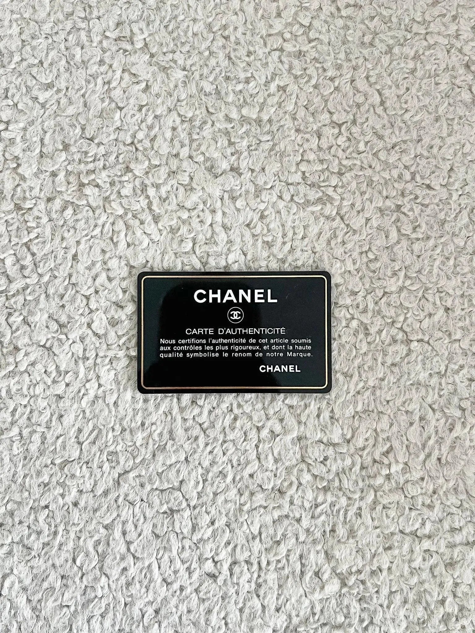 Chanel - Porte-cartes Cuir Verni Noir - Atelier Victor Paris - Vintage Watch Shop Dubai