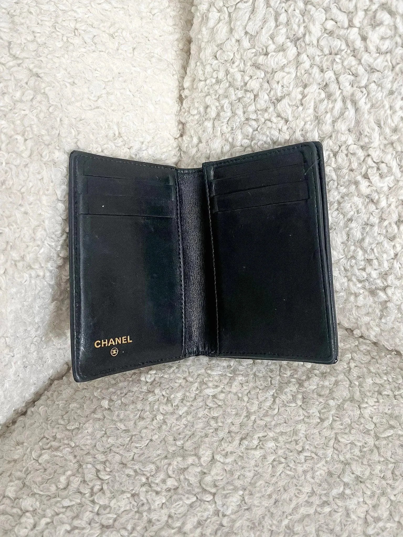 Chanel - Porte-cartes Cuir Verni Noir - Atelier Victor Paris - Vintage Watch Shop Dubai