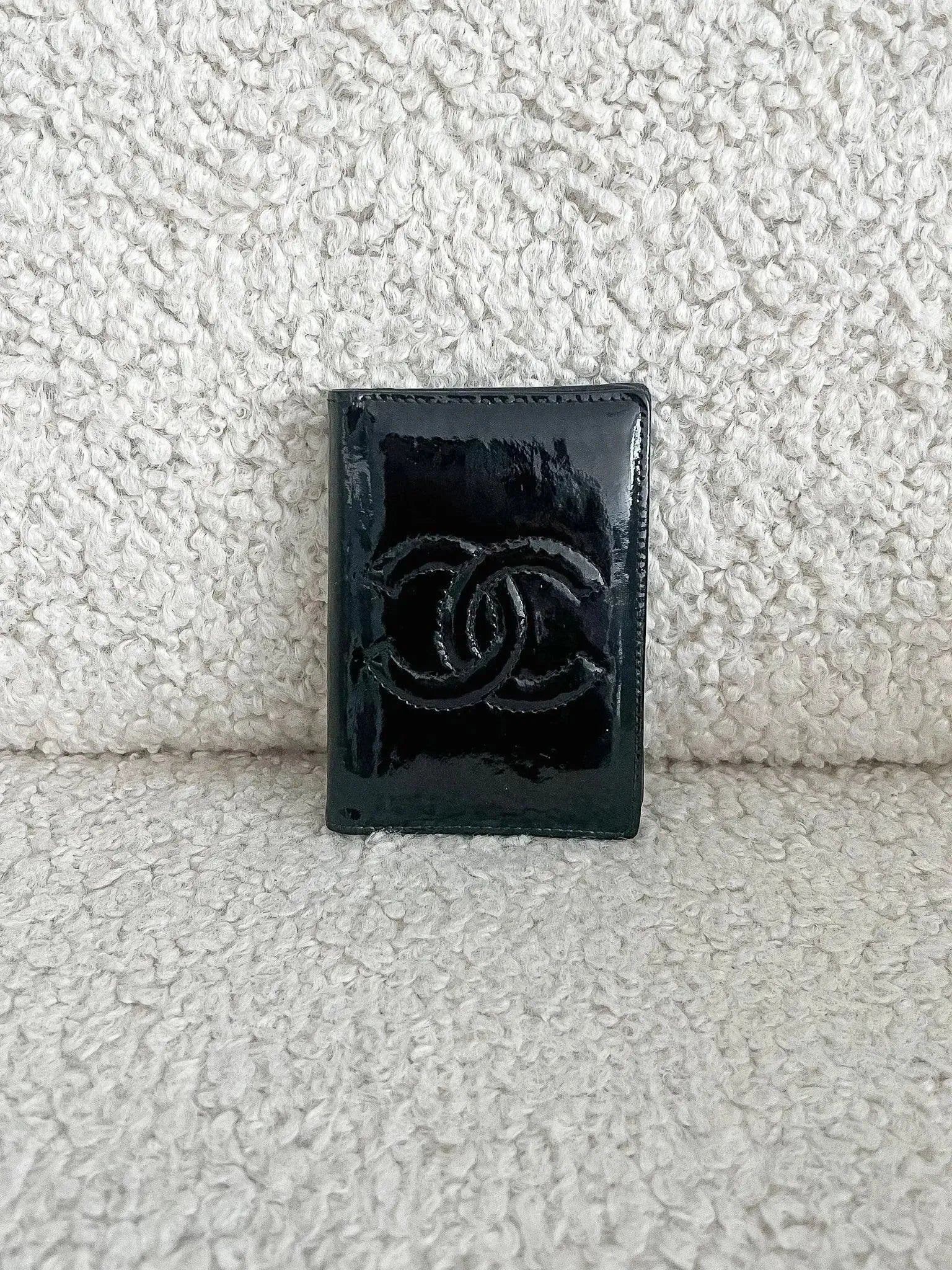 Chanel - Porte-cartes Cuir Verni Noir - Atelier Victor - Vintage Shop