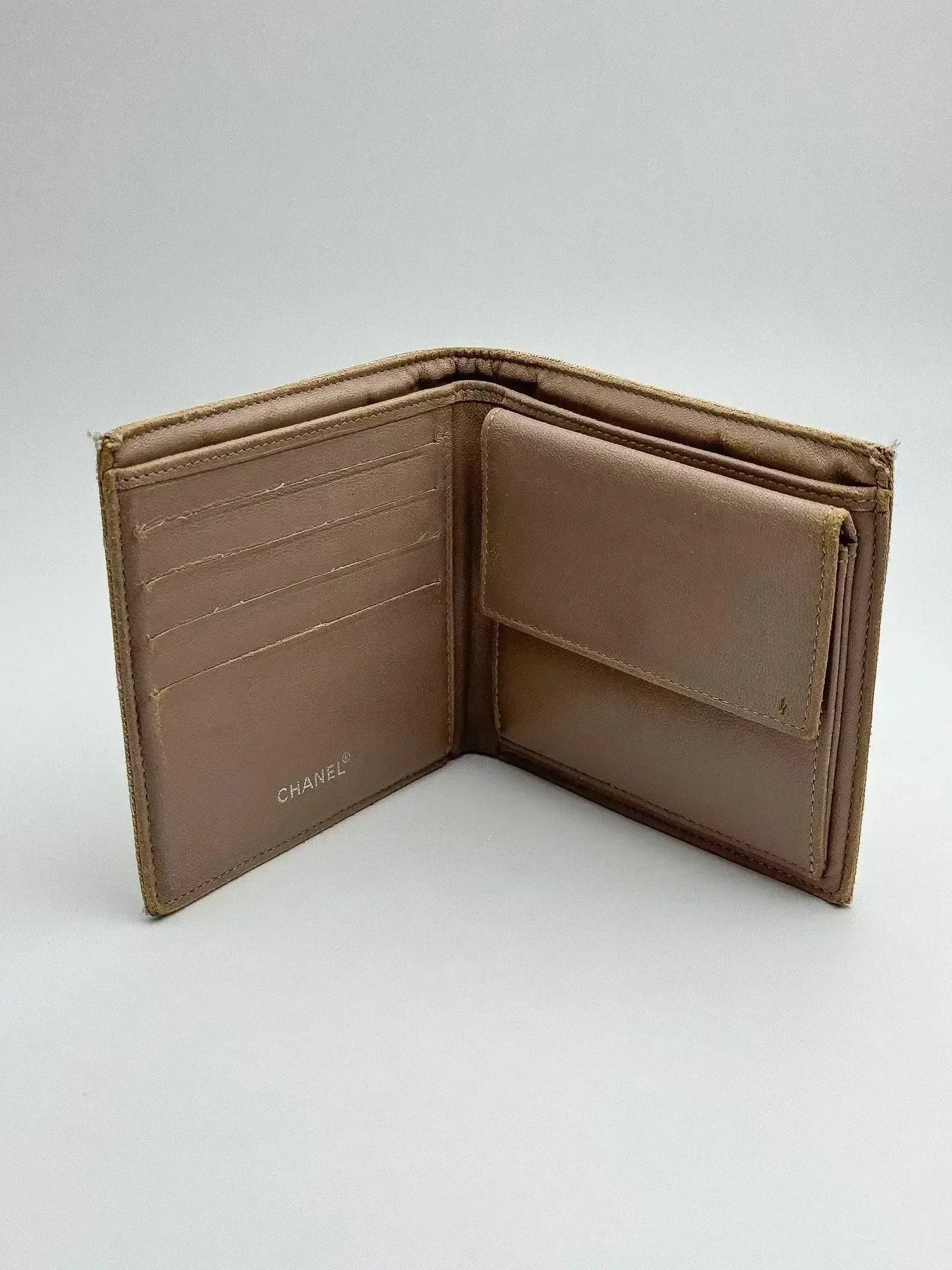 Chanel - Portefeuille en toile beige - Atelier Victor