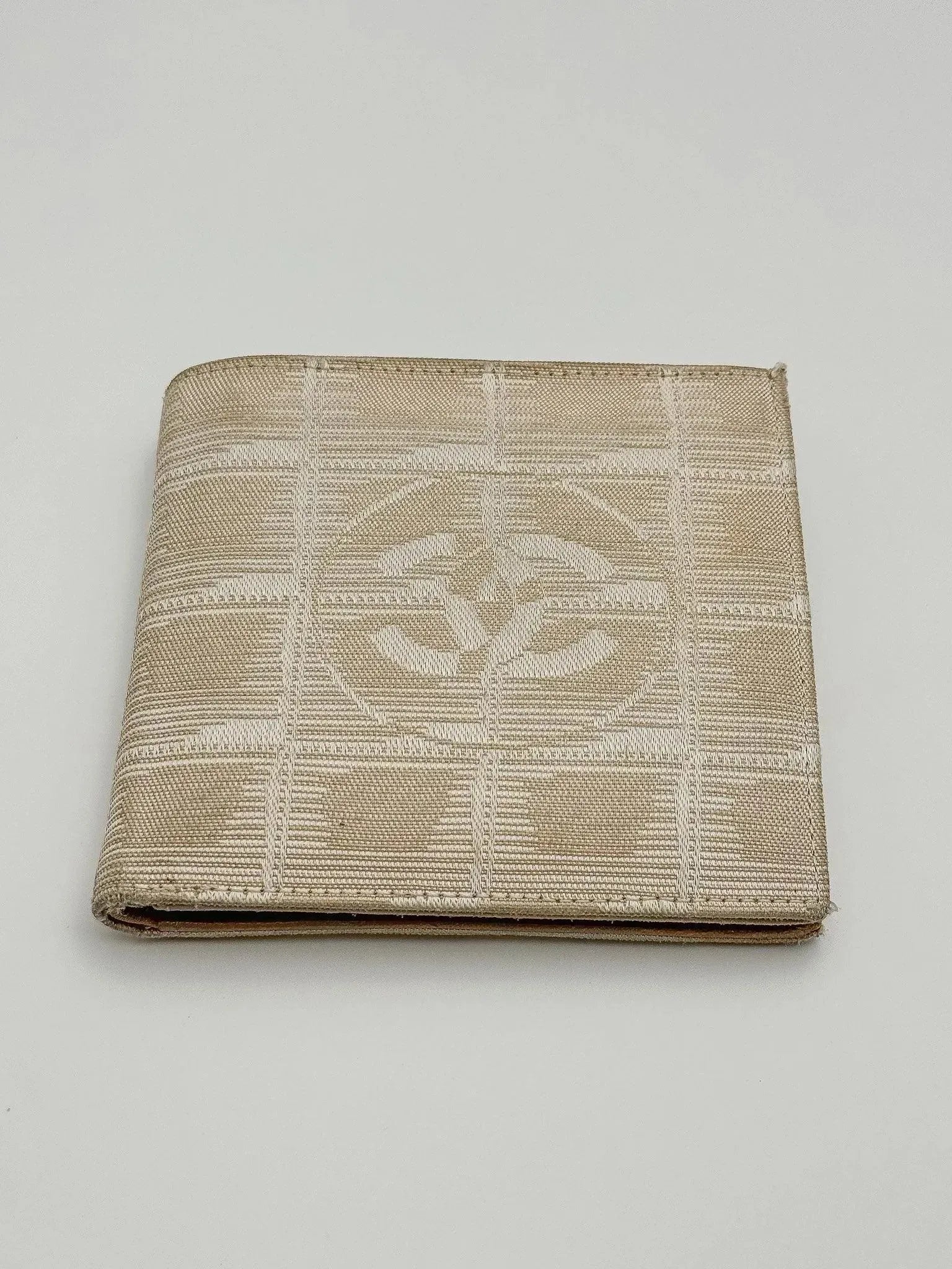 Chanel - Portefeuille en toile beige - Atelier Victor