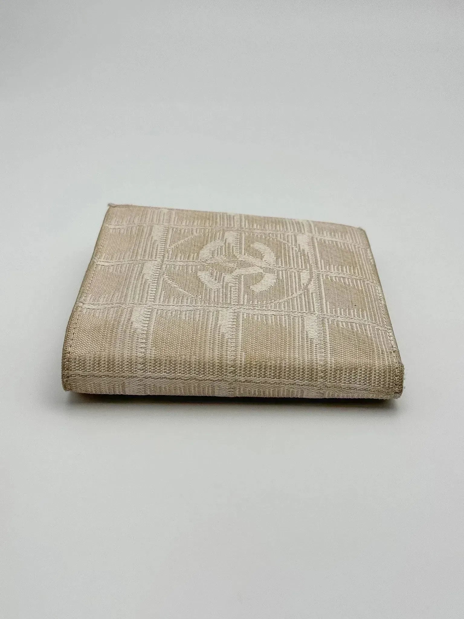 Chanel - Portefeuille en toile beige - Atelier Victor